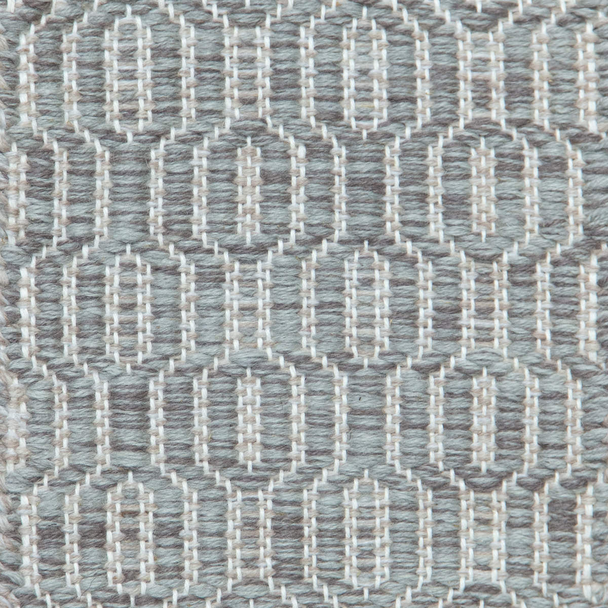 <p>Soft Dual Diamond Twill, main grey mix 1002, 1009, 1021 inside beige mix 1023, 1008, 1024 on the white yarn</p>