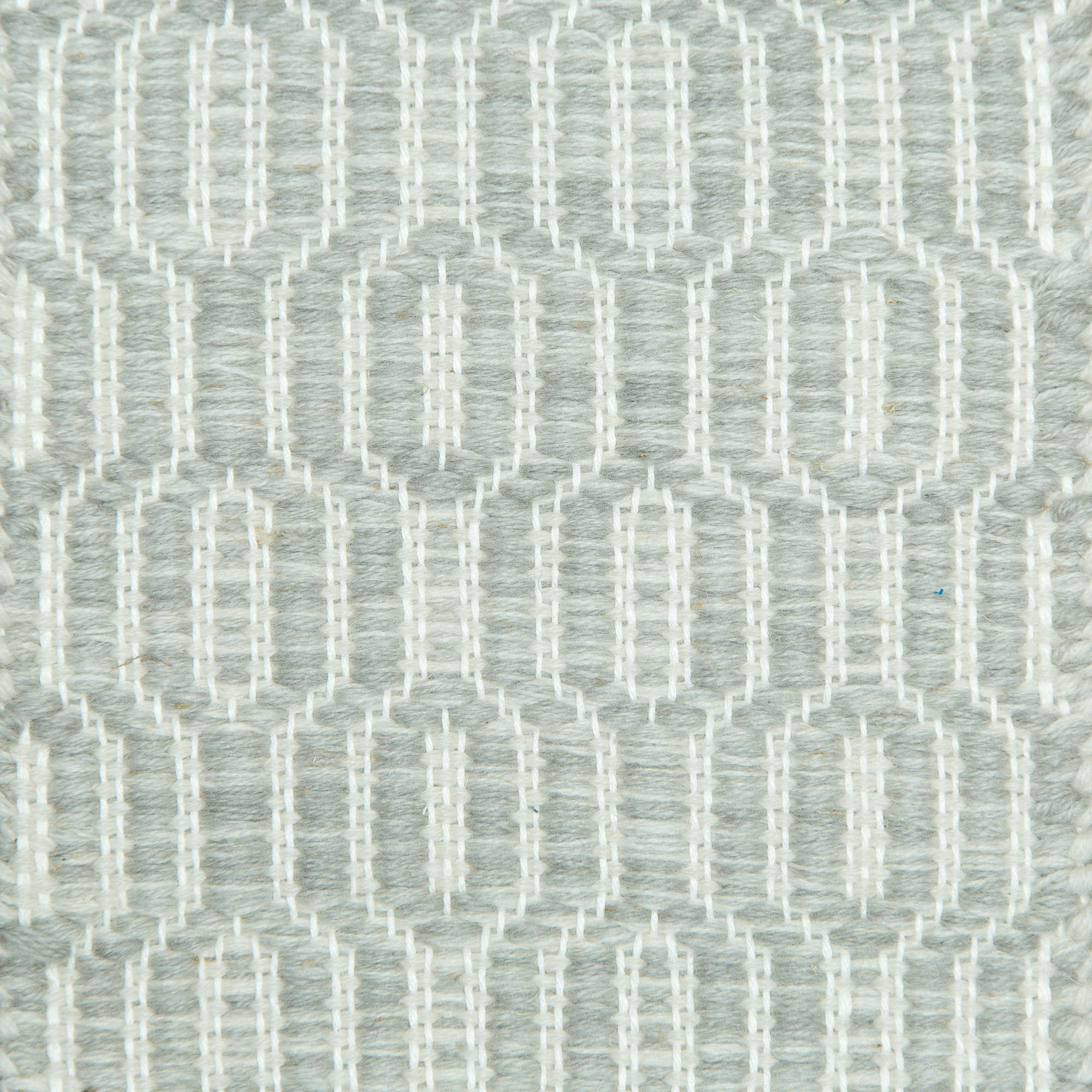 <p>Soft Dual Diamond Twill, main grey mix 1002, 1009, 1023, inside white 1023 on the white yarn</p>