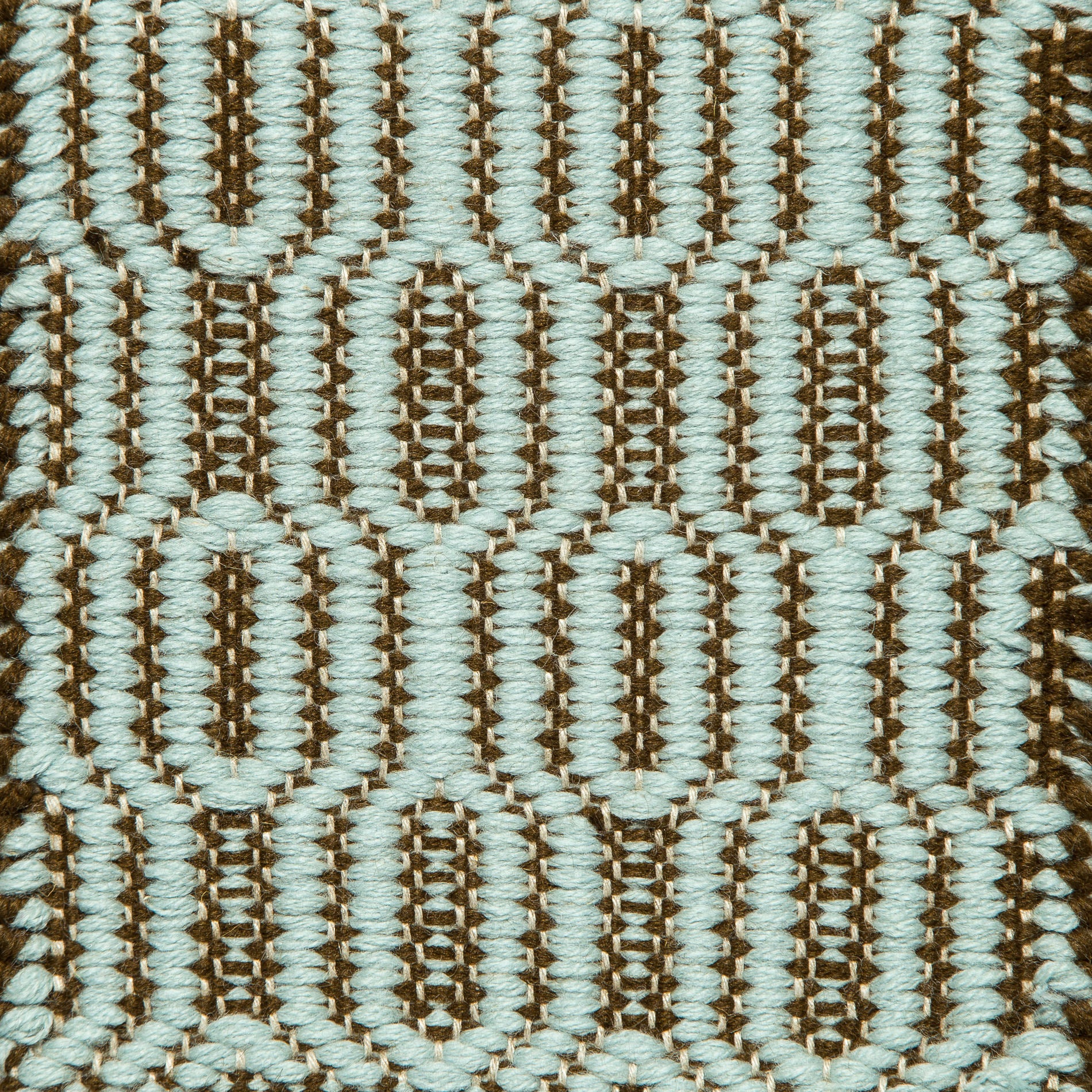 <p>Soft Dual Diamond Twill, main light blue 5032, inside brown CH4225 on the natural yarn</p>