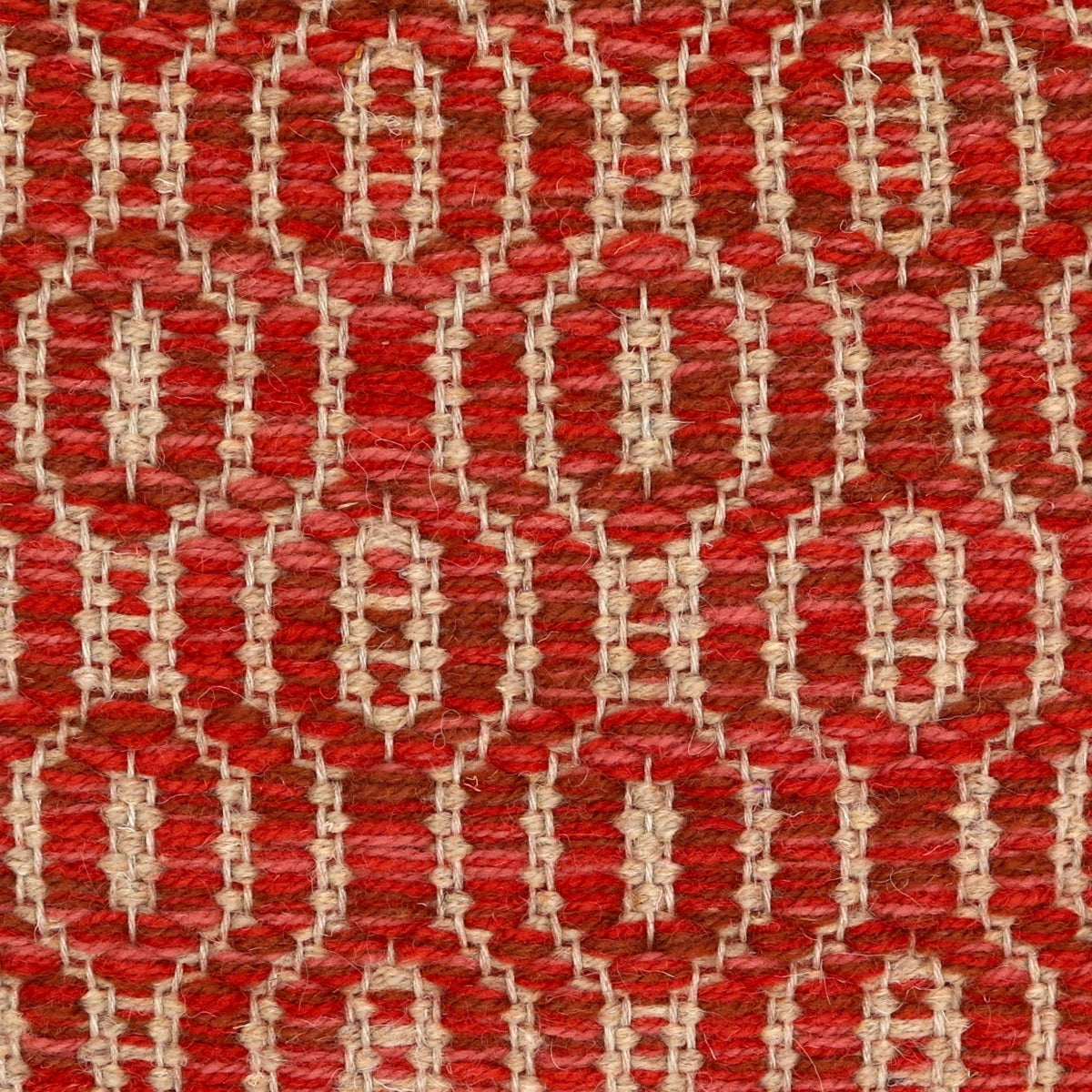 <p>Soft Dual Diamond Twill, main rust red mix 6002, 8187, 8153, 8154, inside beige 02, on the natural yarn</p>