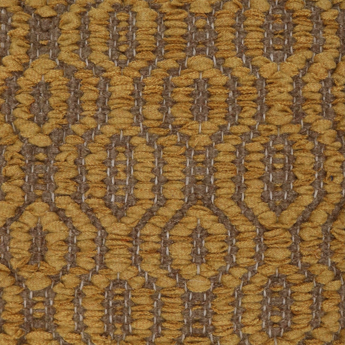 <p>Soft Dual Diamond Twill, main yellow 0454, inside beige 0483 on the natural yarn</p>