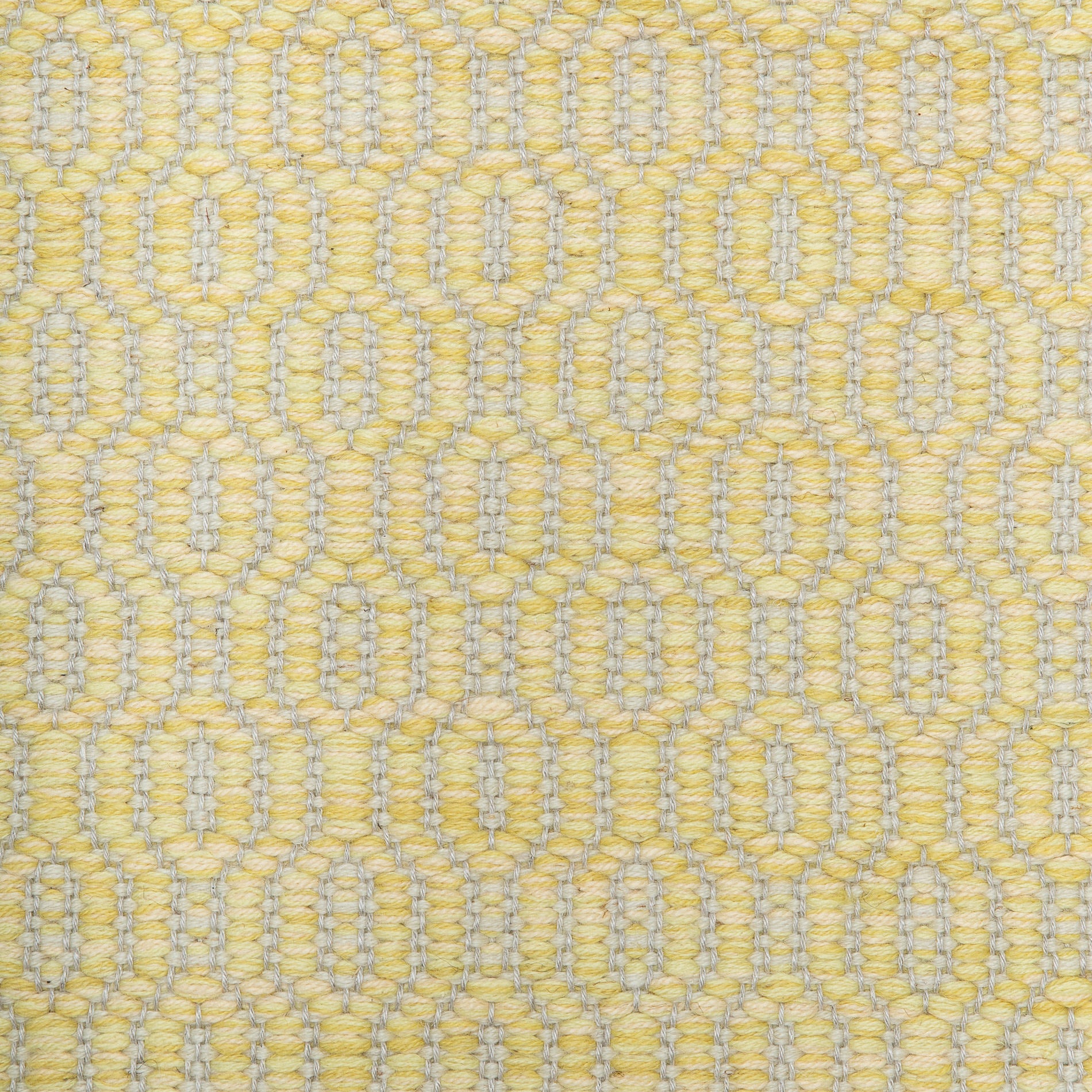 <p>Soft Dual Diamond Twill, main yellow mix 2006, 2002 (45% each), 2001 (10%), inside cream 6023 on the natural yarn</p>
