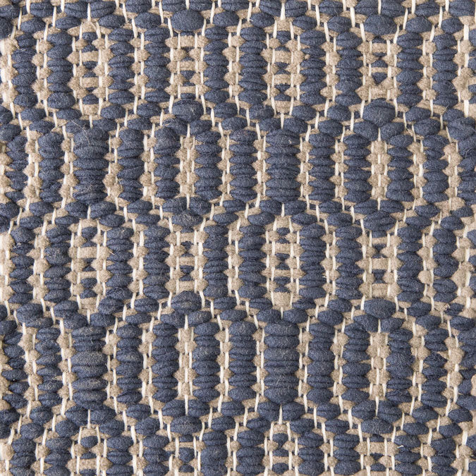 <p>Soft Dual Diamond Twill, main blue H493. inside grey H495 on the white yarn</p>