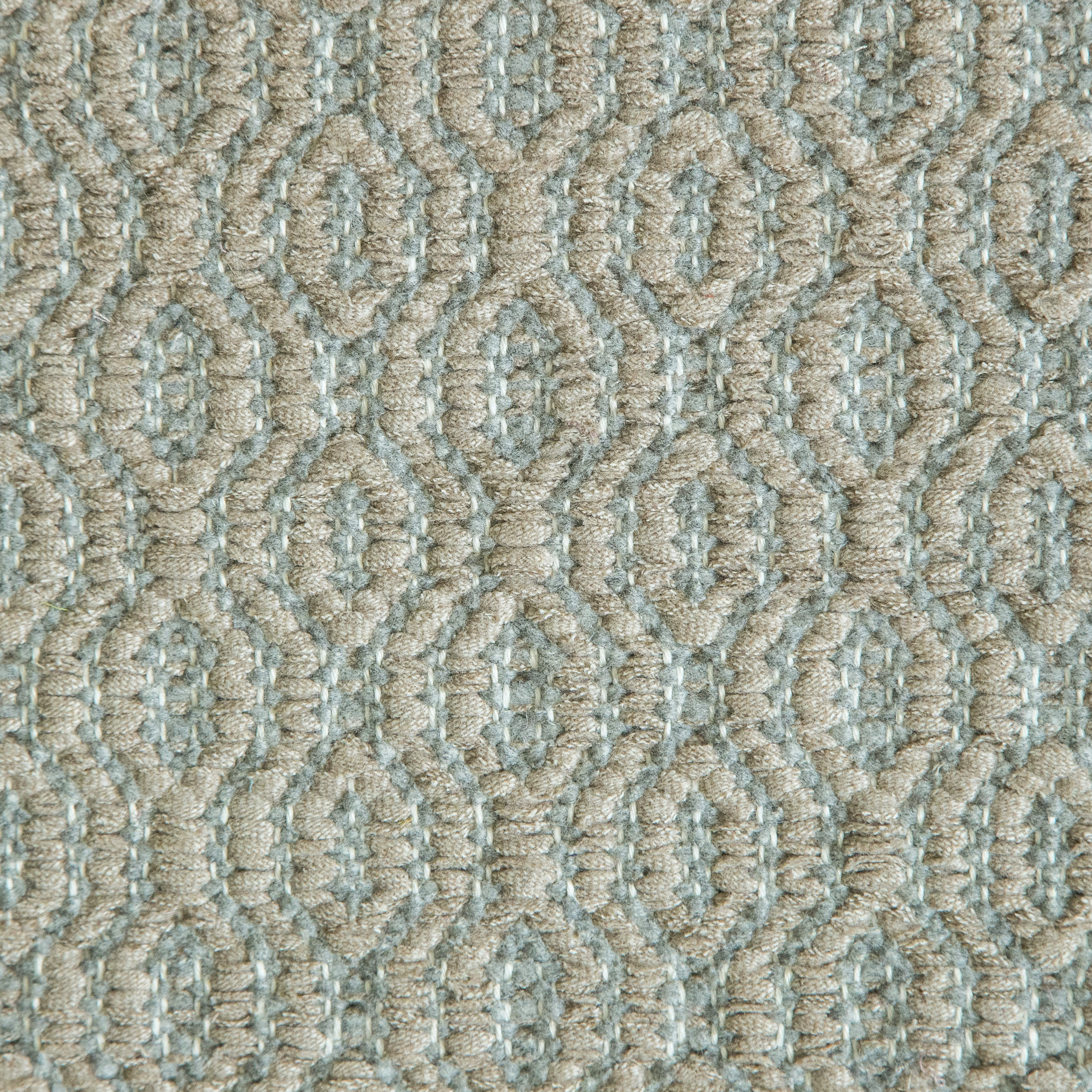 <p>Soft Dual Diamond Twill, main beige 0477, inside grey 0433 on white yarn</p>