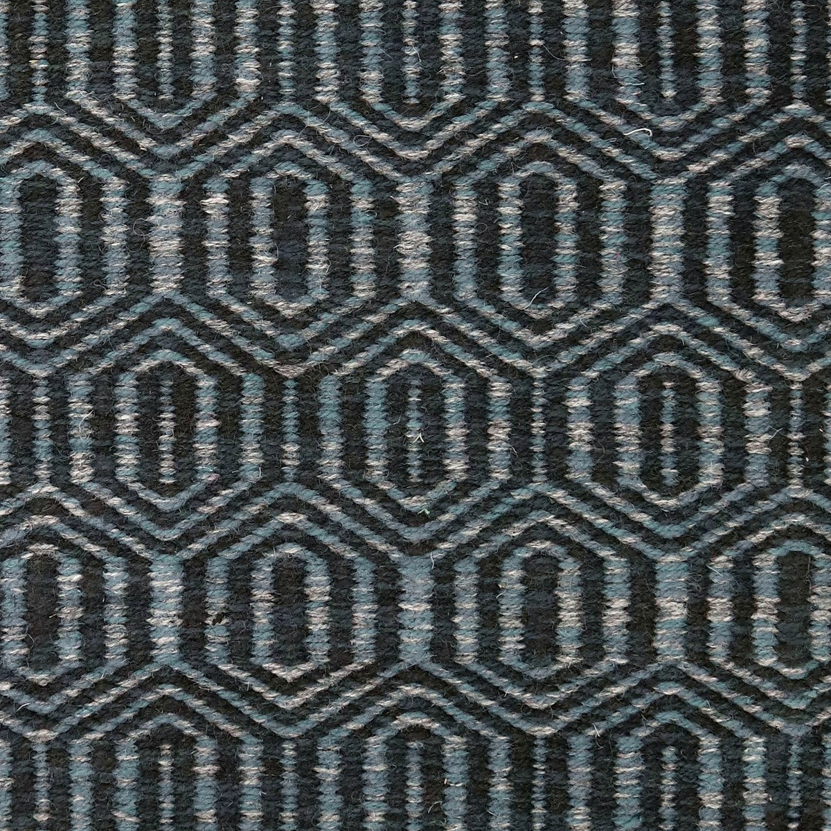 <p>Split Diamond Twill, 1 row - black mix 6020, CH7878, 2 row - blue mix CH3424, 08, 262 on the natural yarn</p>