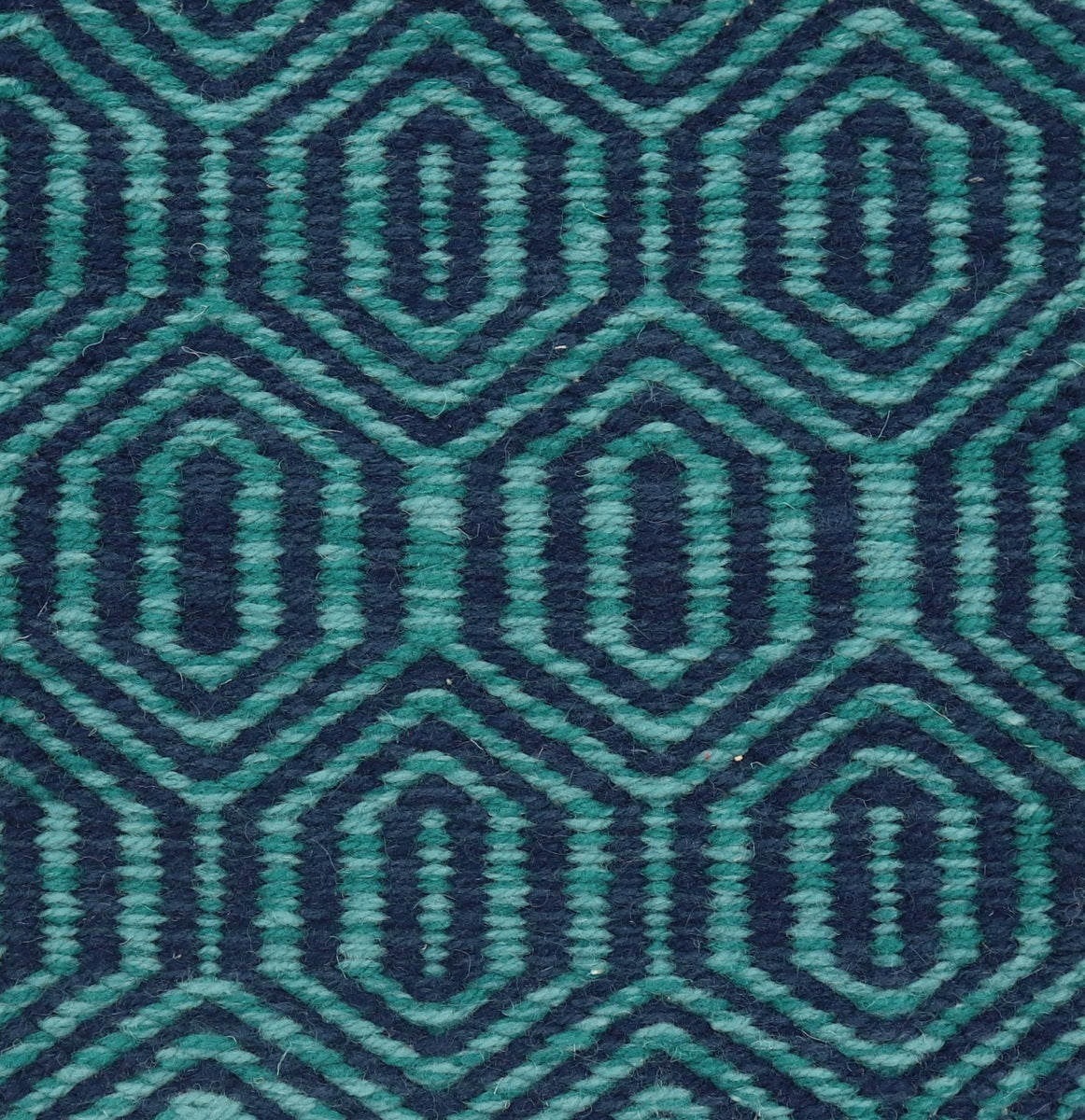 <p>Split diamond twill, 1 row dark blue - ch014, 5027, 2 row - turquoise 5008, ch050 on the natural yarn</p>