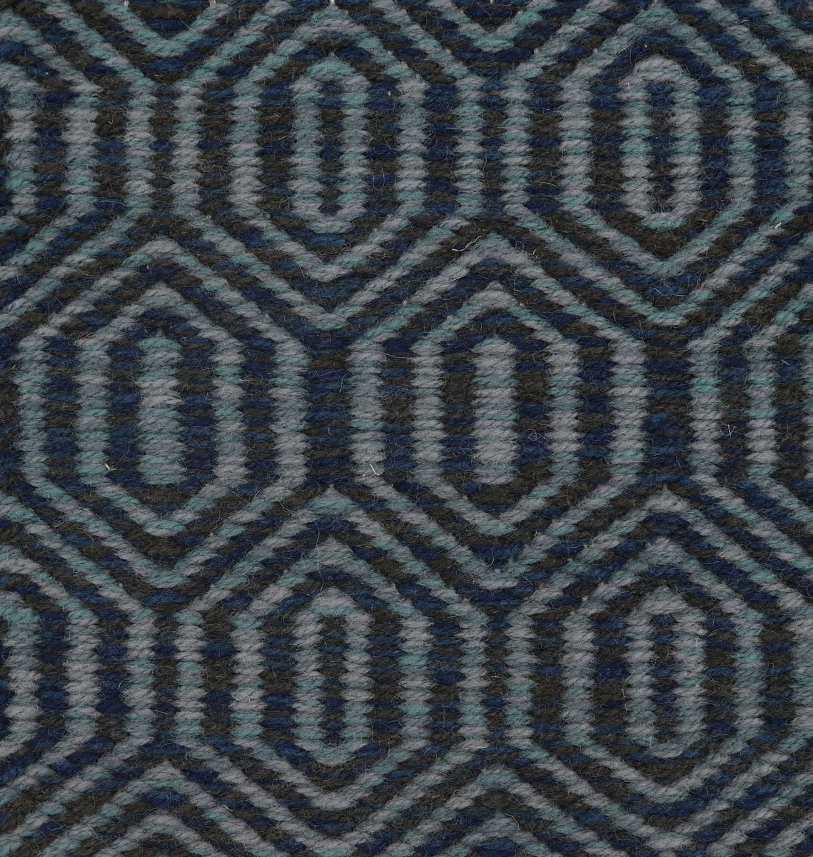 <p>Split diamond twill, 1 row - petroleum ch3424, 8052, 262, 2 row - dark blue ch7878, ch014, 5027 on the natural yarn</p>
