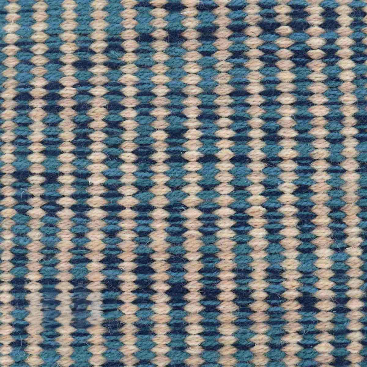<p>Strings, 1 row - beige mix 03, 07, 2 row - blue 5021, 8015, 8008, 5027 on the natural yarn</p>