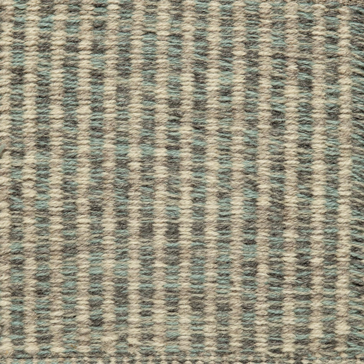 <p>Strings, 1 row - cream mix 12, 06, 2 row - stone blue mix 08, 04, CH4400, CH033, 5032 on the natural yarn</p>