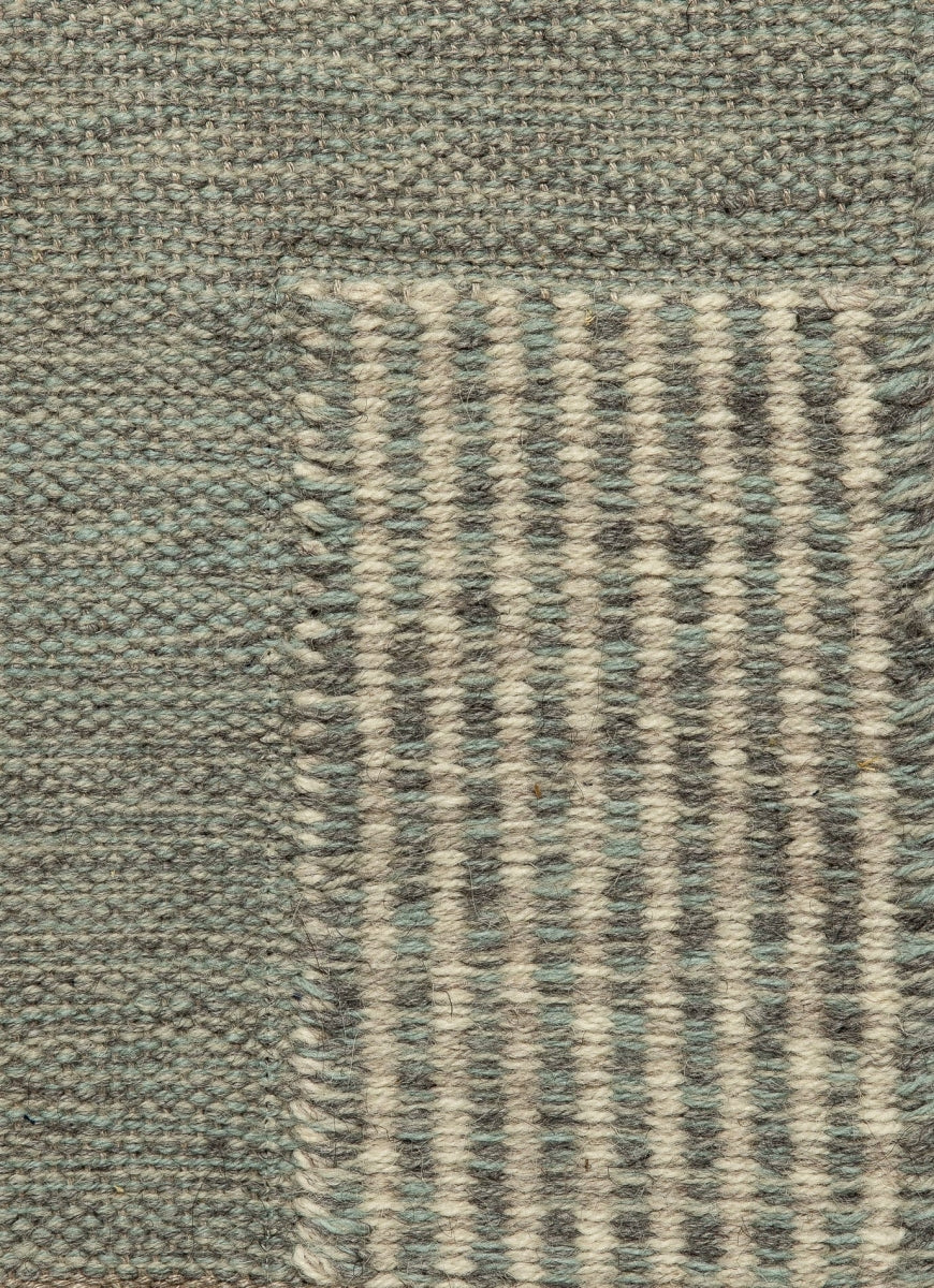 <p>Strings with Single Weave Frame, 1 row - cream mix 12, 06, 2 row - stone blue mix 08, 04, CH4400, CH033, 5032, frame mix 04, CH4400, CH033 on the natural yarn</p>