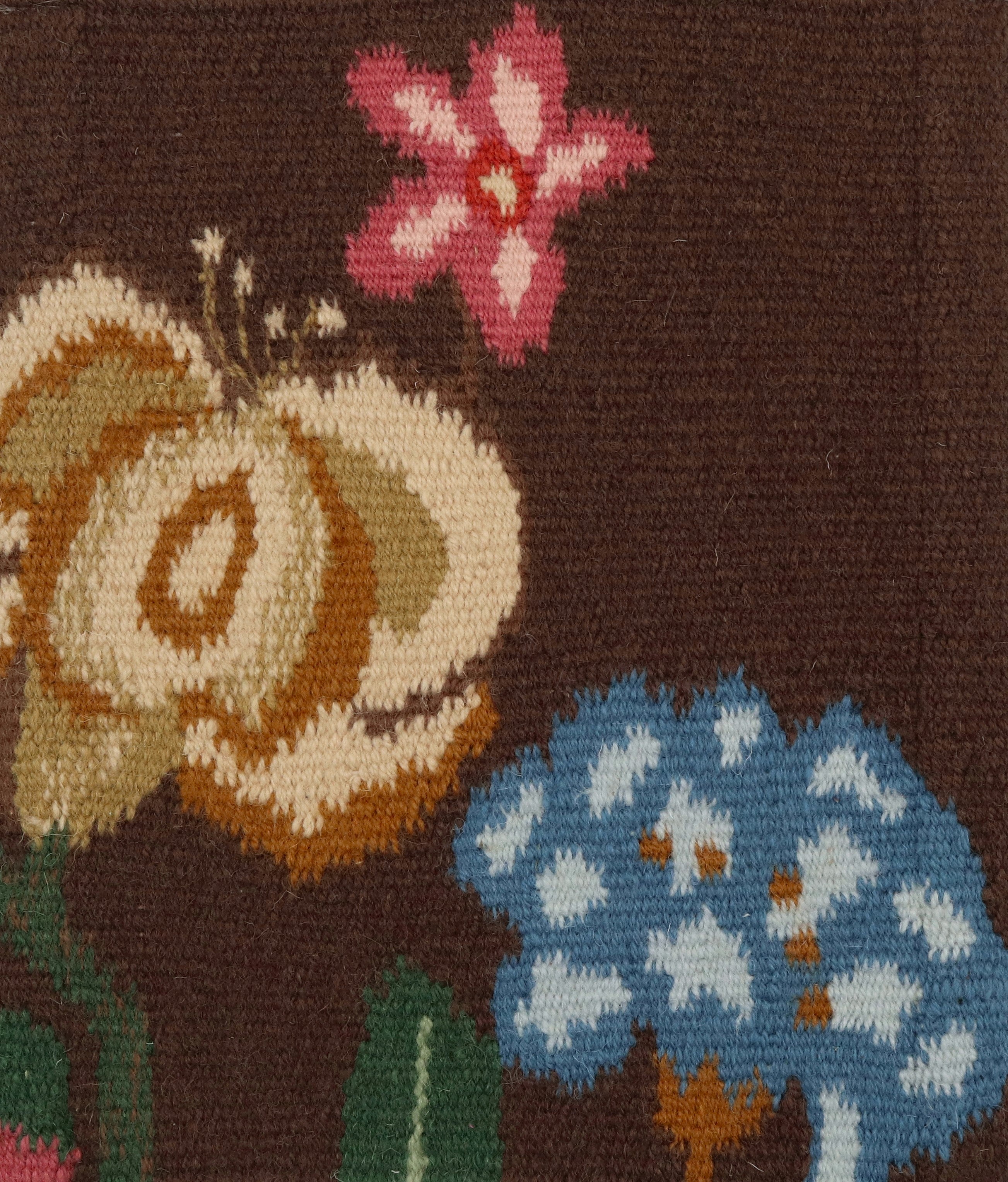 <p><meta charset="UTF-8"><a id="fancybox-right"></a><span class="fancy-ico" id="fancybox-right-ico"></span></p>
<div id="fancybox-title" class="fancybox-title-inside">
<meta charset="UTF-8">
<meta charset="UTF-8">
<span>PENDULA Tapestry created by Claire Fouché, African Earth Brown, background brown 6005; green stems/leaves 4015, 4011; brown stems/leaves 03, 6017, 6005; pinks 3010, 3016, 8154; blues 5021, 5012, 8200, 8235; yellows CH018, 6004, 6039; large leaves 6004, 6039</span><br>
</div>