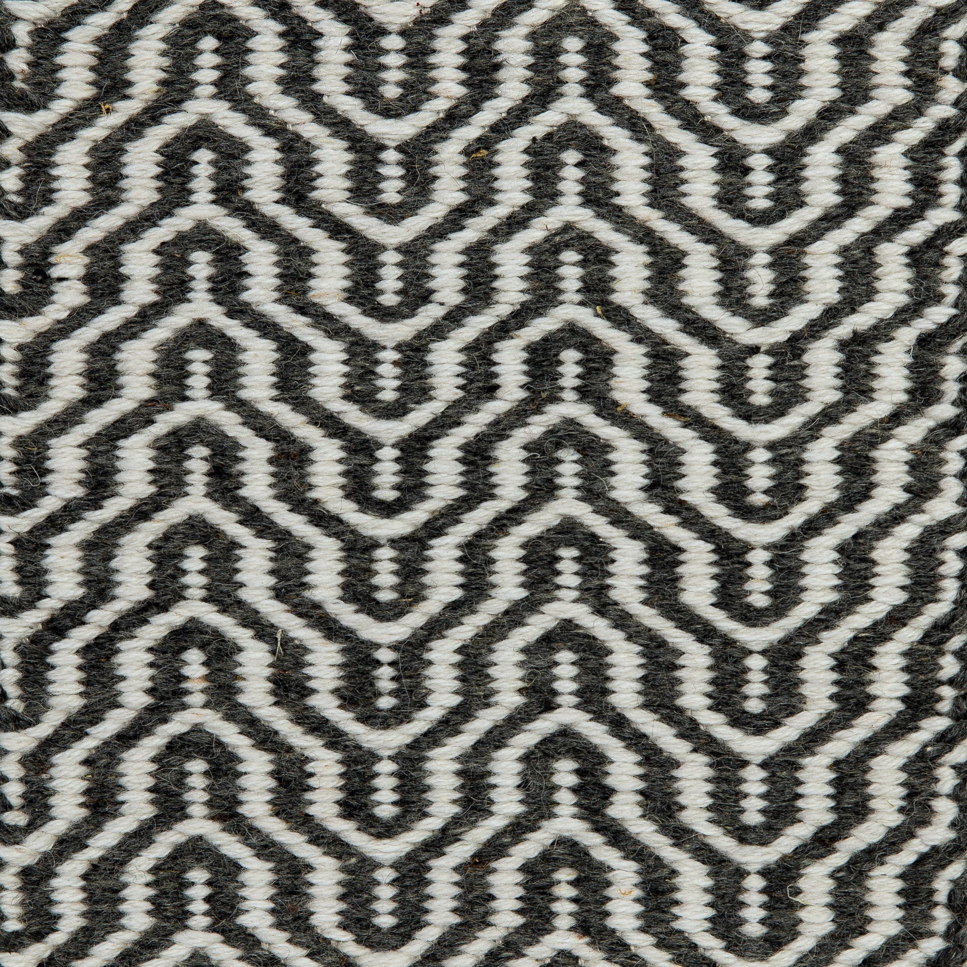 <p>Towers, 1 row - dark grey 05, 2 row - white 1023 on the natural yarn</p>