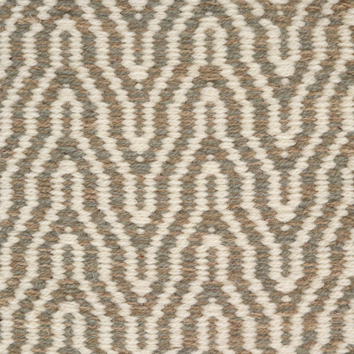 <p>Towers, 1 row - mix of 1011, 03, 6014, 2 row - white 06 on the natural yarn</p>