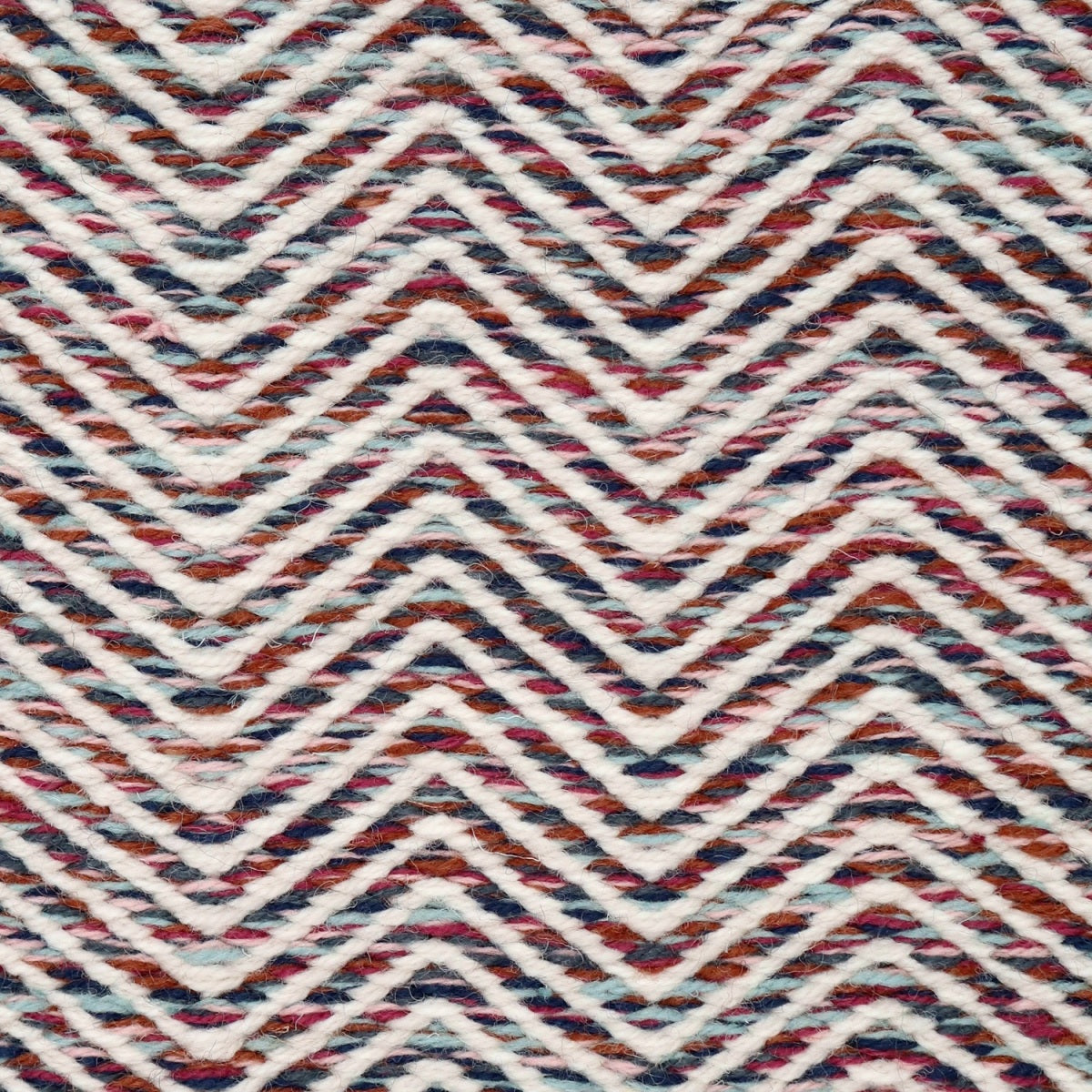 <p>Tweed, 1 row - mix 6002, 5027, 3001, 7004, 504, CH4400, 2 row - white mix 1023, CH044 on the natural yarn</p>