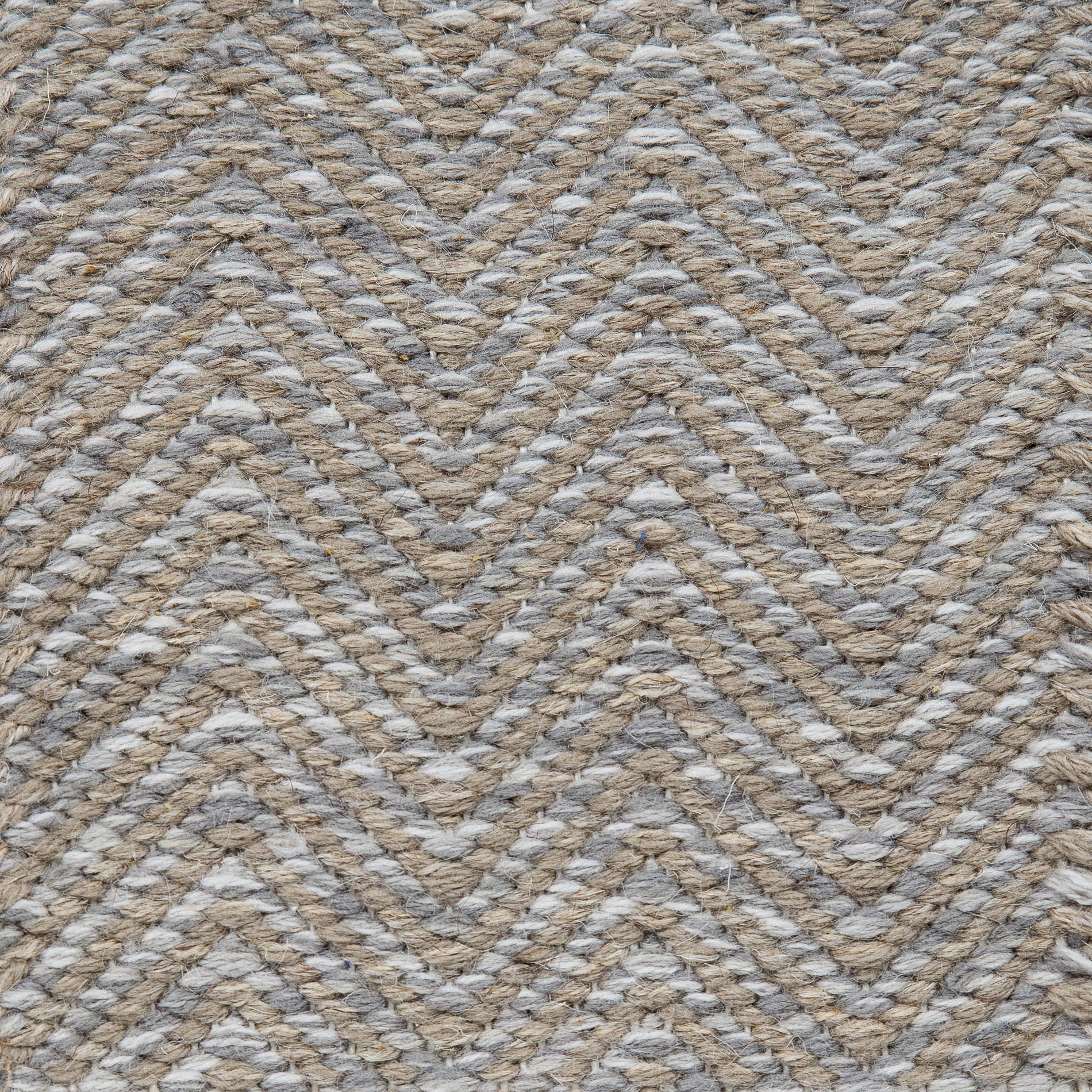 <p>Tweeds, 1 row - beige-grey mix 12, 1011, 2 row - grey mix 1002, 1009, 1023 on the white yarn</p>