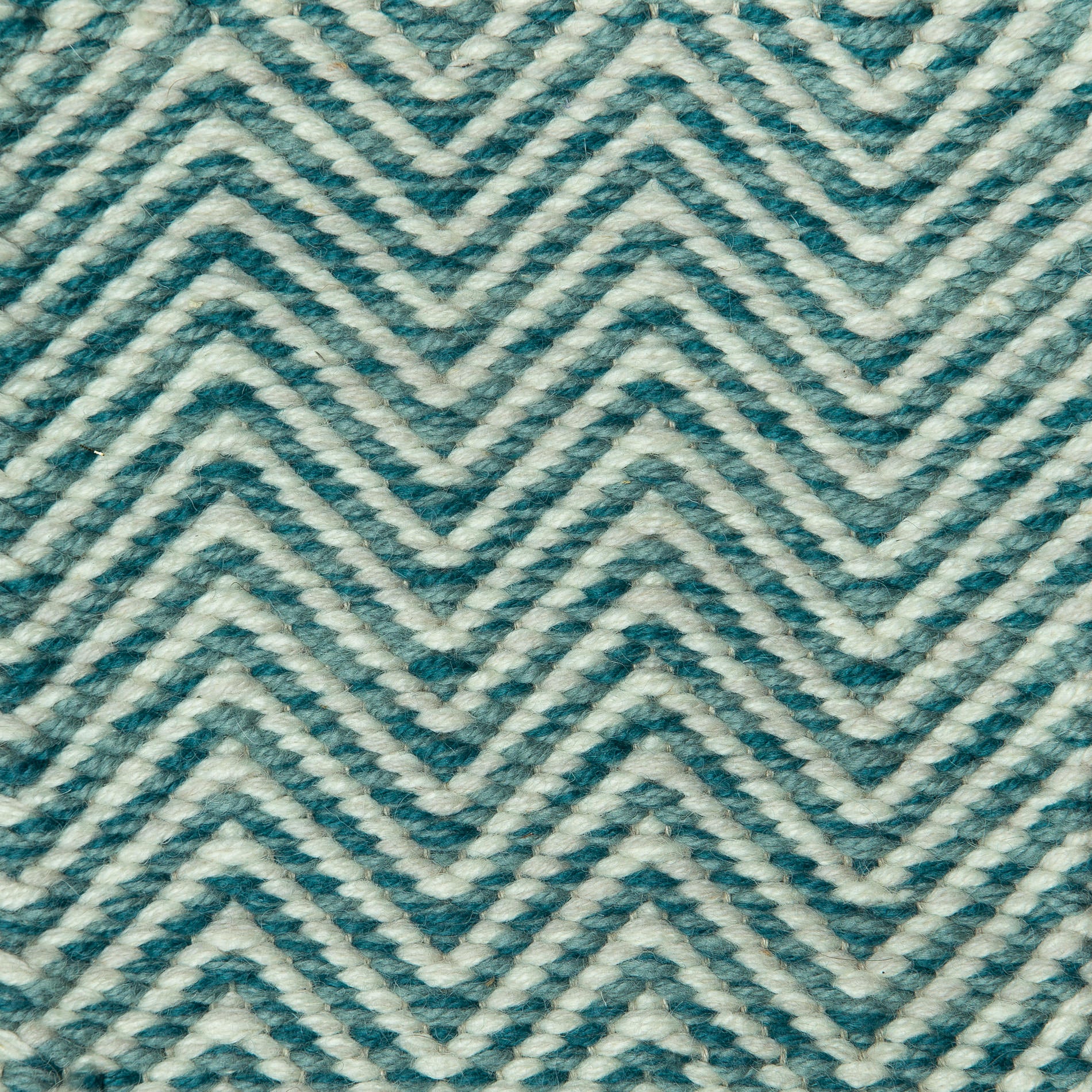 <p>Tweeds, 1 row - blue mix CH4400, CH050, 2 row - white mix CH044, 1023 on the natural yarn</p>