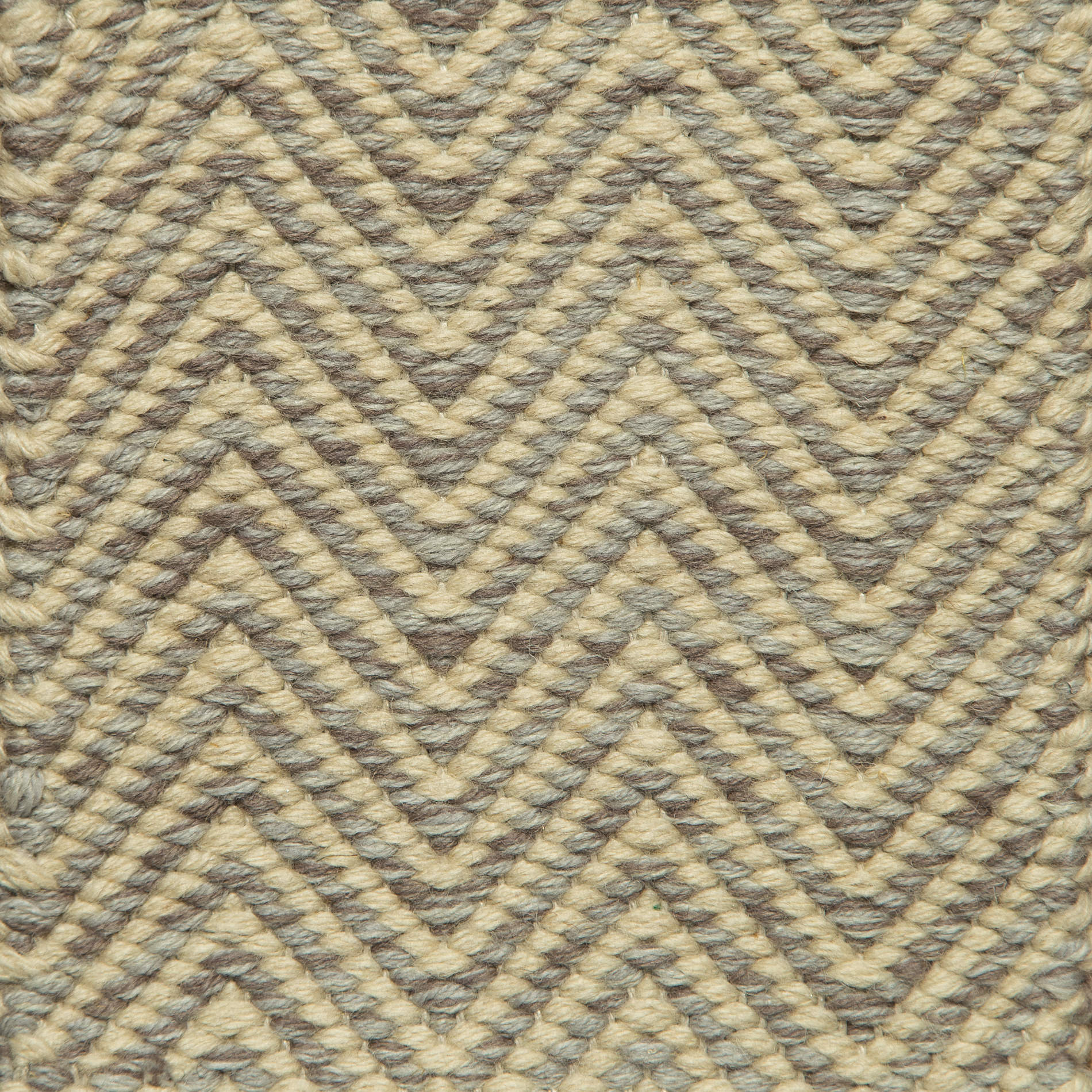 <p>Tweeds, 1 row - cream 07, 2 row - grey mix 1002, 1009, 1021 on the natural yarn</p>