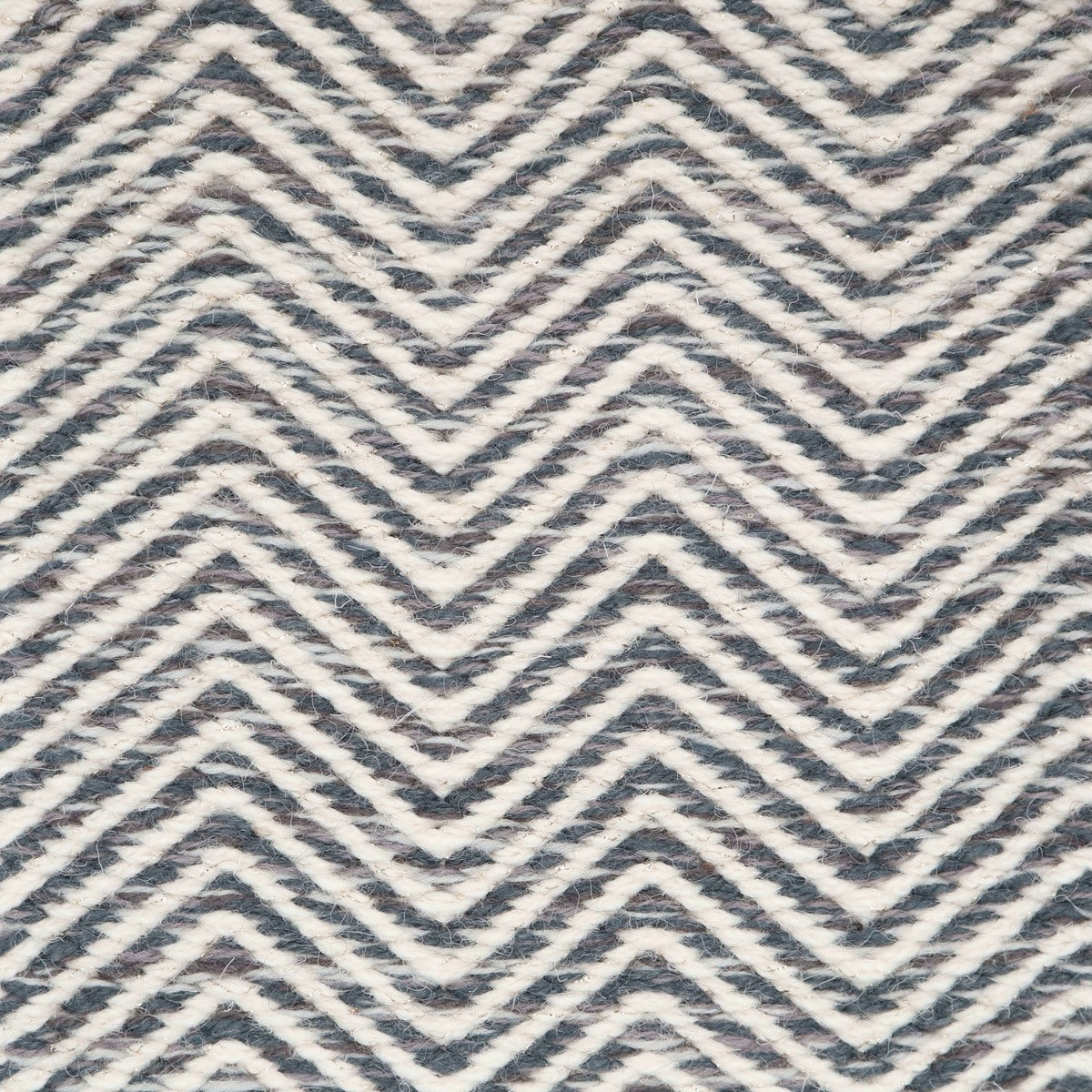 <p>Tweeds, 1 row - white CH044, light gold metallic, 2 row - mix 1005, 1003, 1002, 504, 262</p>