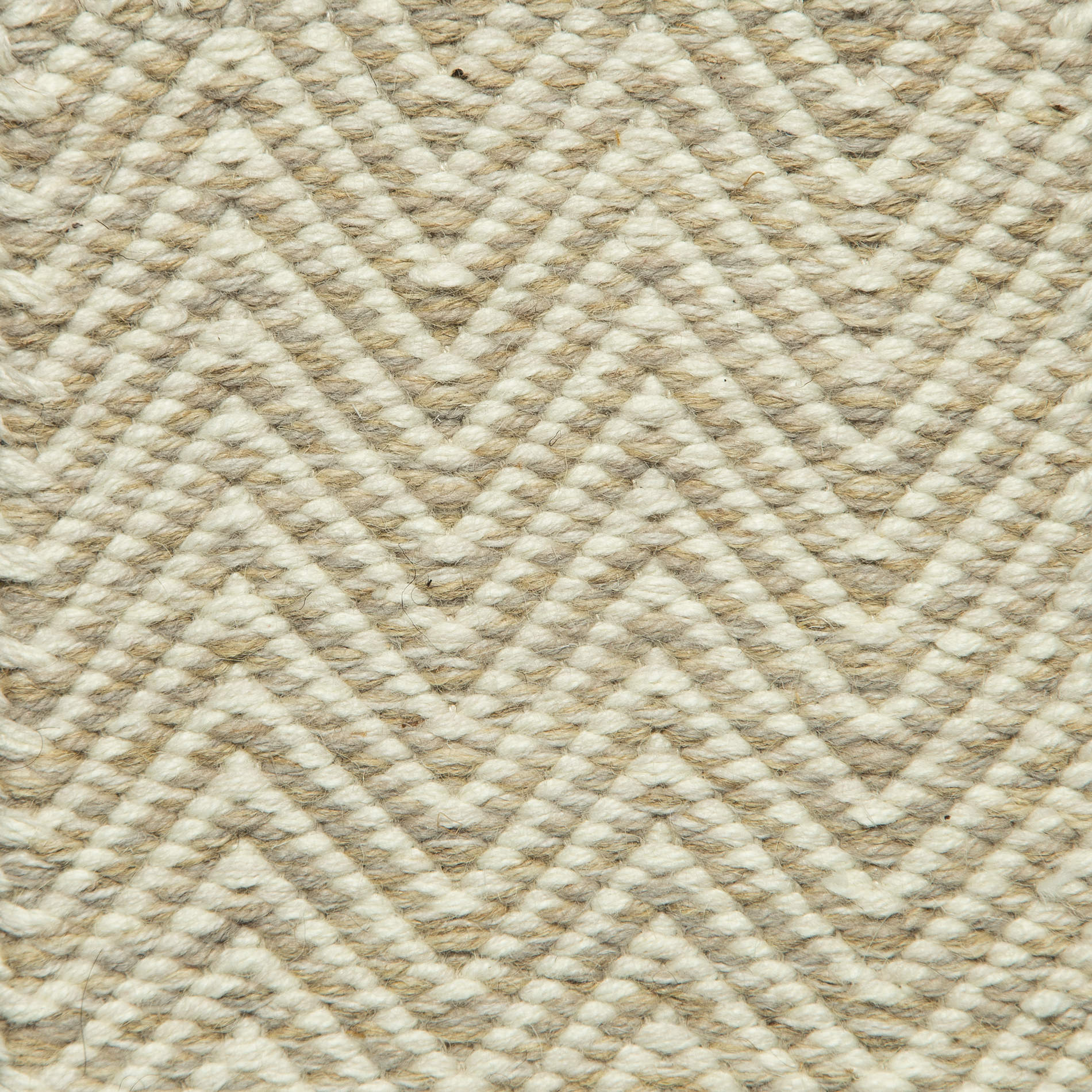 <p>Tweeds, 1 row - white mix CH044, 1023, 2 row beige mix 1023, 03, 07, CH1207, CH1311 on the natural yarn</p>