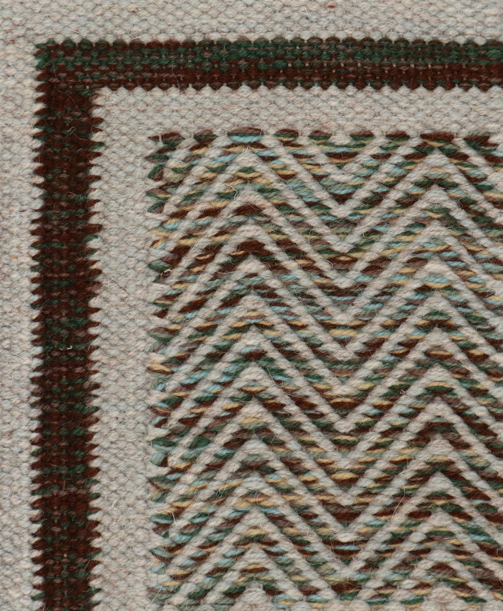 <p>Tweeds with Single Weave Frame with Stripe, 1 row grey 12, 1002, 2 row mix CH4225, 1025, 6017, CH4400, 4011, 6003, frame grey 12, 1002, green 4011, 6017, CH4225 on the natural yarn</p>