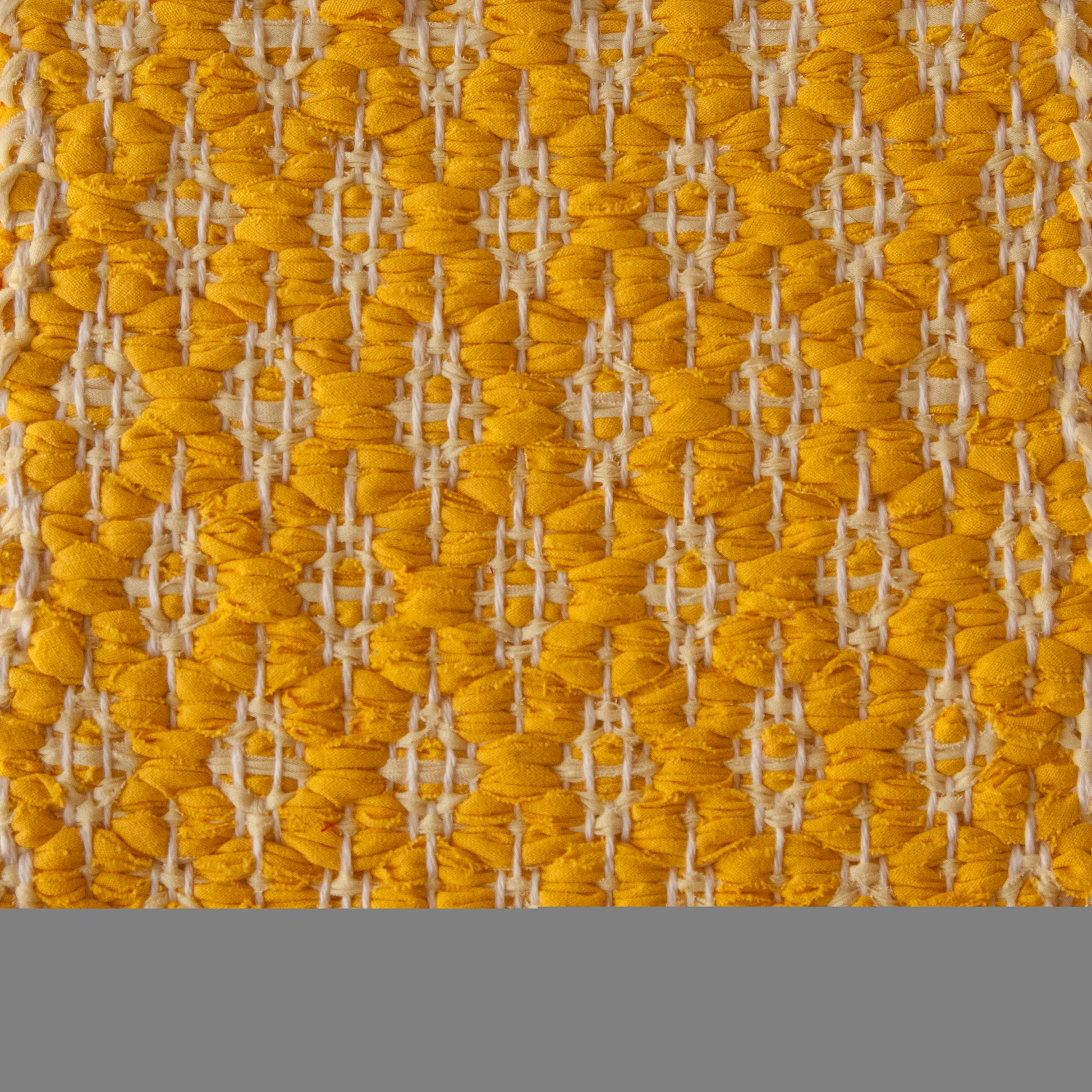 Ukr. Flower, main yellow 274, inside light yellow 271 on the white yarn