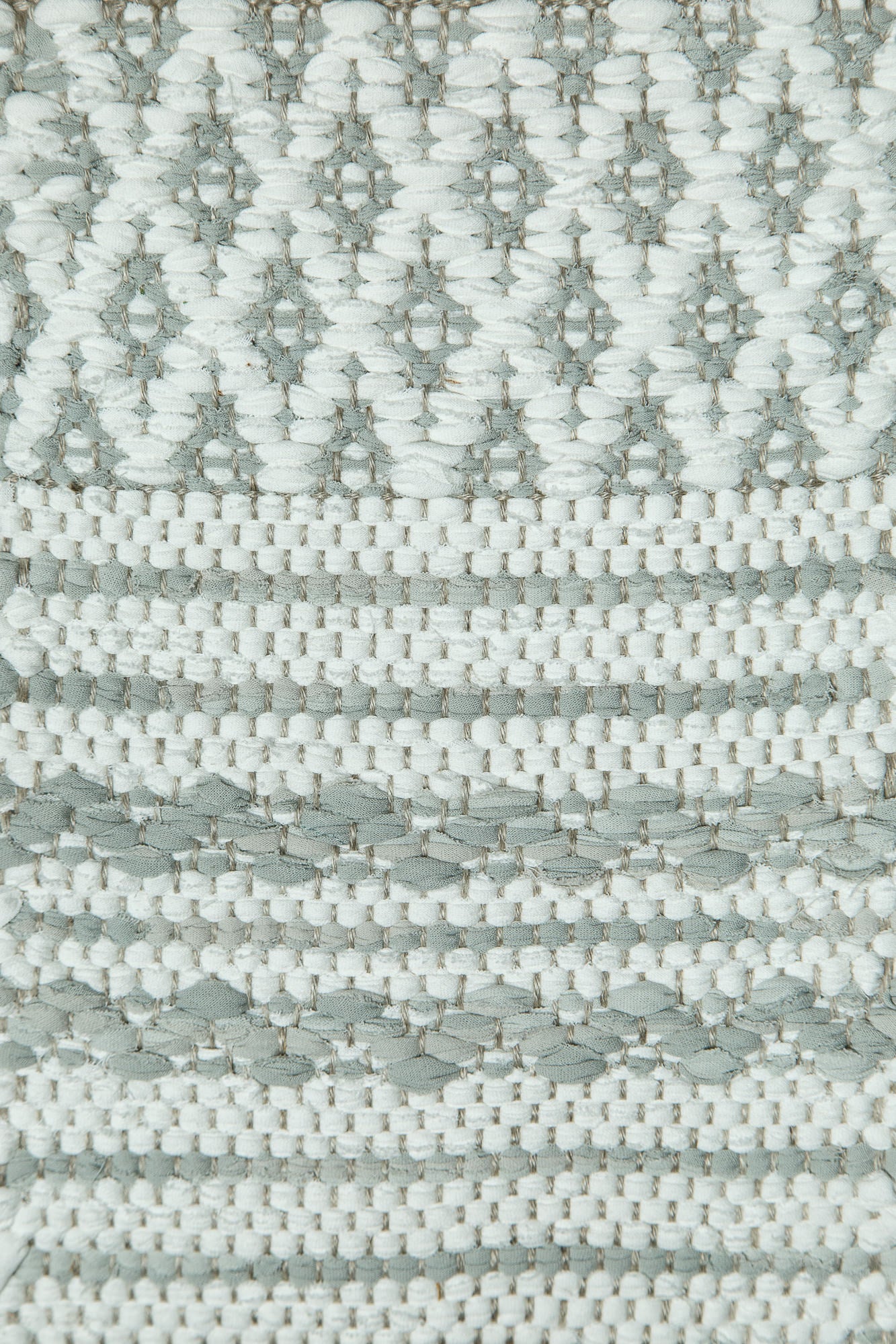 <p>Ukrainian Flower, Zig Zag and Single Weave Striped, main white 101, inside grey 128, Zig Zag in grey mix 128, 129, 150 on the natural yarn</p>