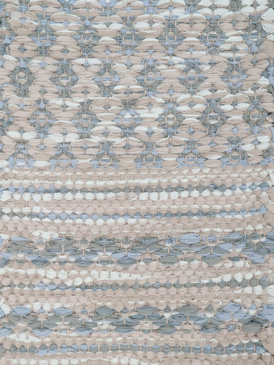 <p>Ukranian Flower, Single Weave Stripe and Zig Zag, main beige mix 230, 226, 106, inside grey mix 122, 126, 156, Zig Zag in grey mix 122, 126, 156 on the natural yarn</p>