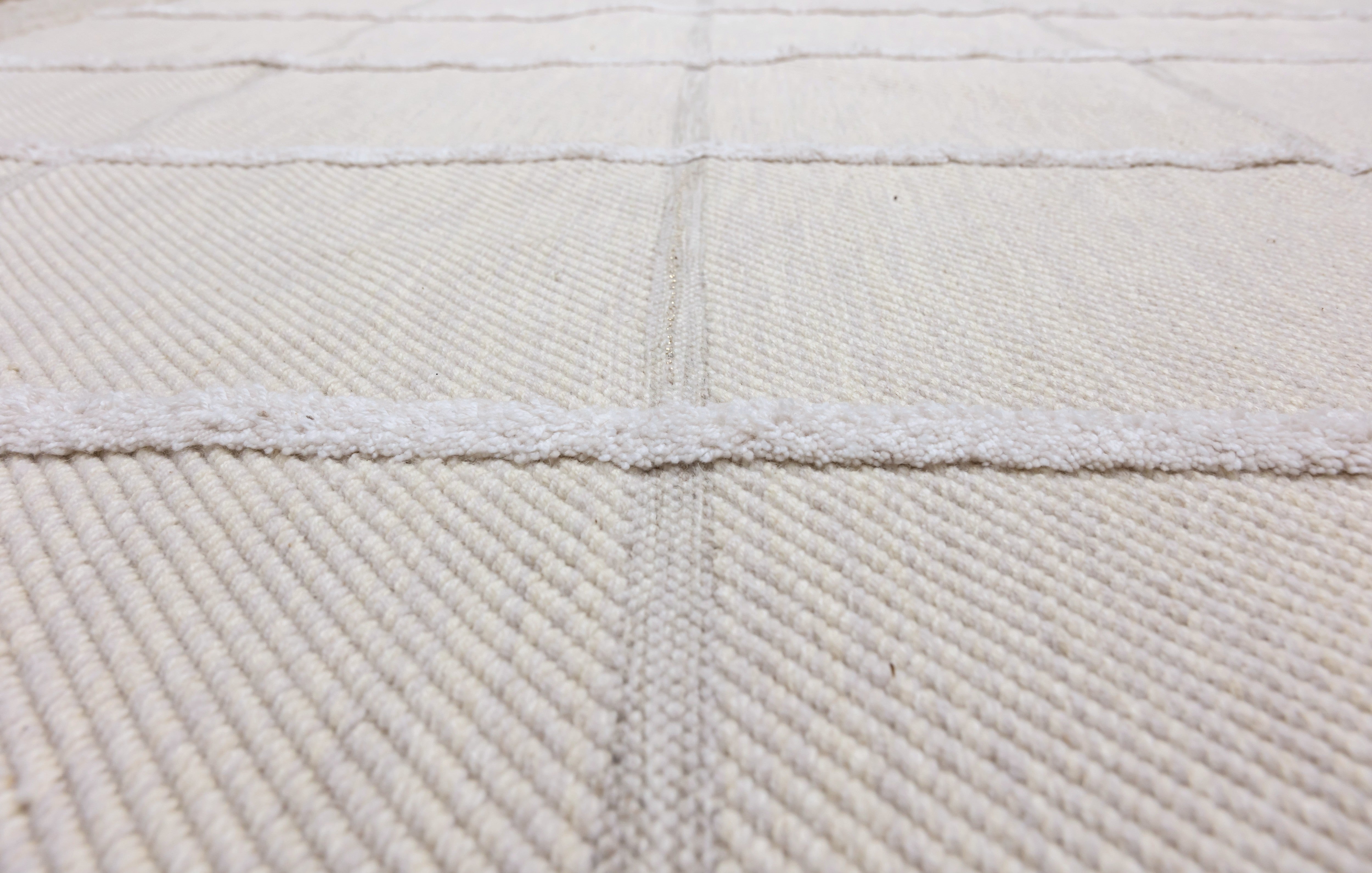 Velvet Check – White