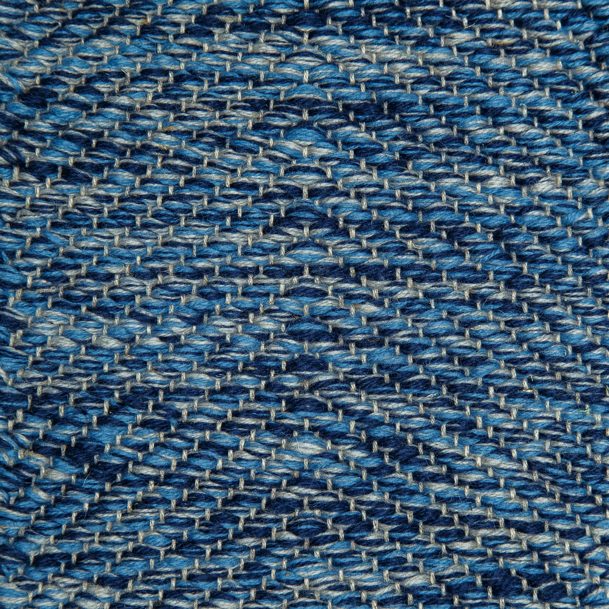<p>Vertical Herringbone, blue mix 5027 (50%), 5021, 1009 on the natural yarn</p>