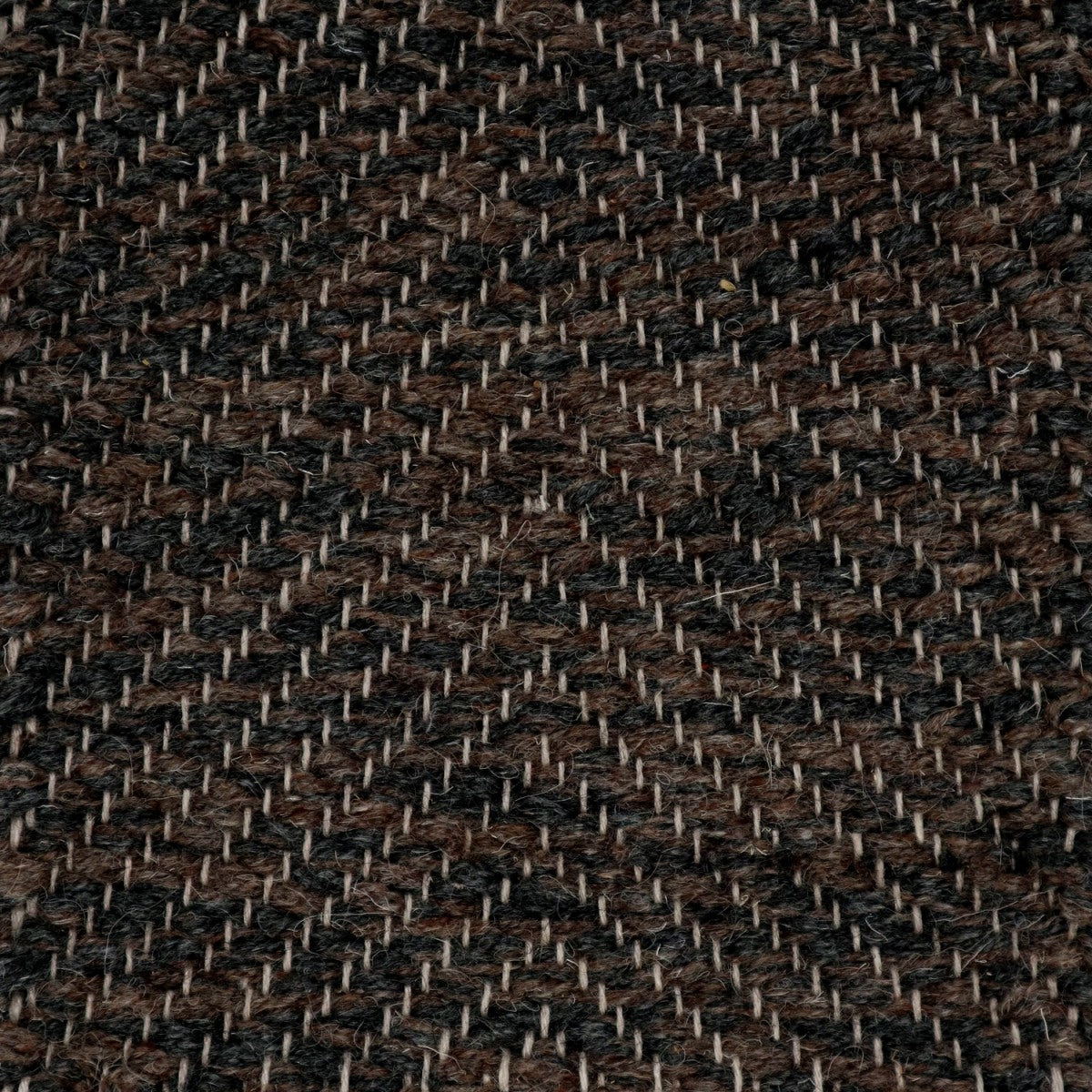 <p>Vertical Herringbone, dark brown mix 05, 17 on the natural yarn</p>