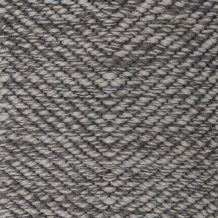 <p>Vertical Herringbone, dark grey mix 1003, 1005, 1021, 6020 on the black yarn</p>