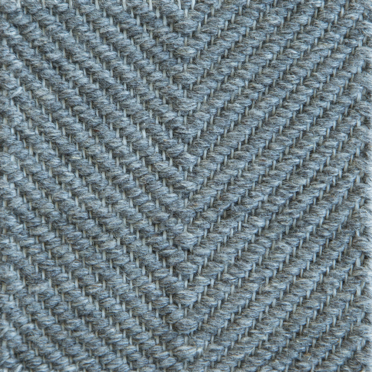 <p>Vertical Herringbone, grey 04 on the natural yarn</p>