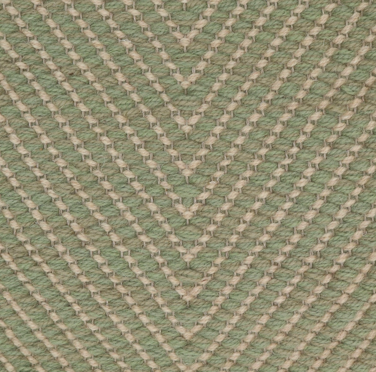<p>Dual Vertical Herringbone, main green mix CH016, 4012, 4015, inside cream 07 on the natural yarn</p>