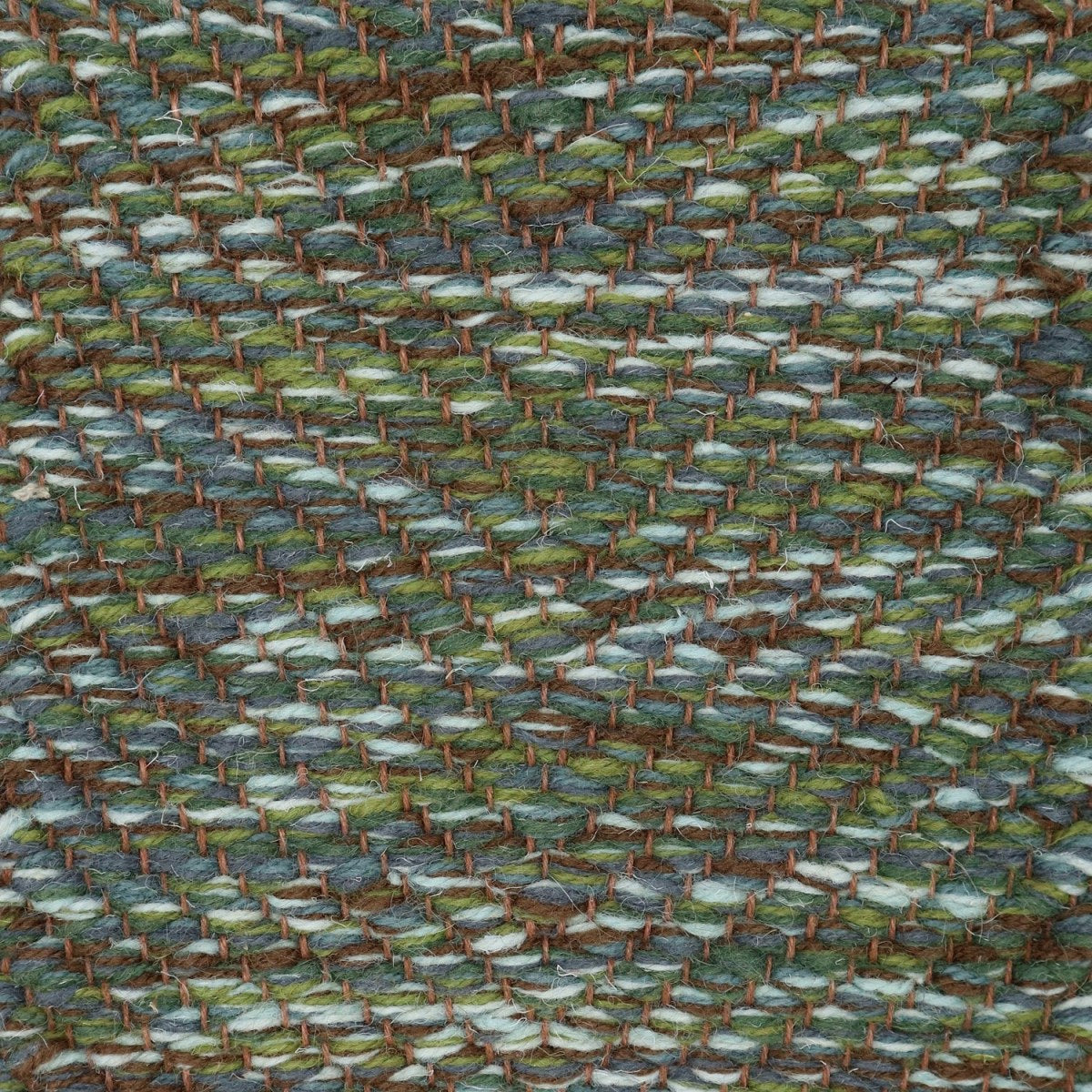 <p>Vertical Herringbone, mix of CH3424, CH015, CH017, CH4326, 504, 5012 on the brown yarn</p>