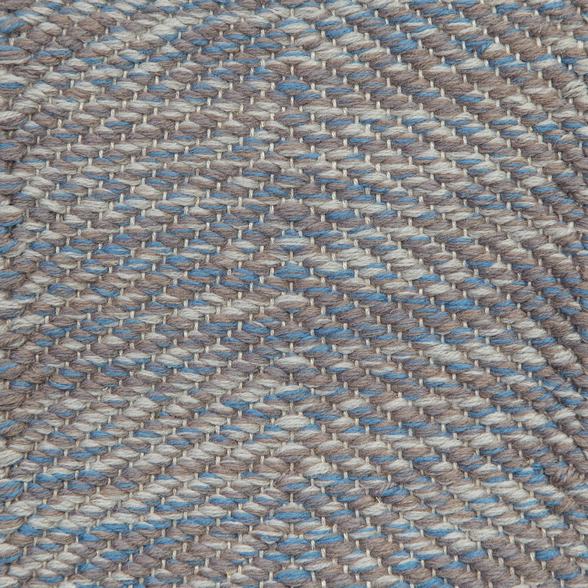 <p>Vertical Herringbone, mix of colors 1003, 1009, 1021, 5021 on the natural yarn</p>