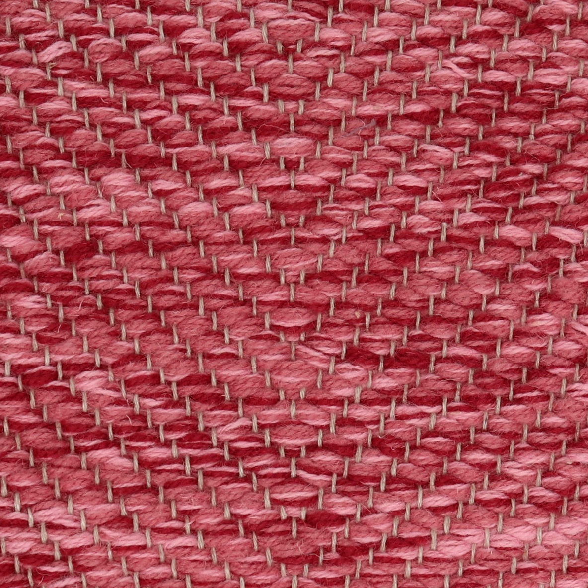 <p>Vertical Herringbone, pink mix 3010 (60%), 3011 (25%), 3002 (15%) on the natural yarn</p>