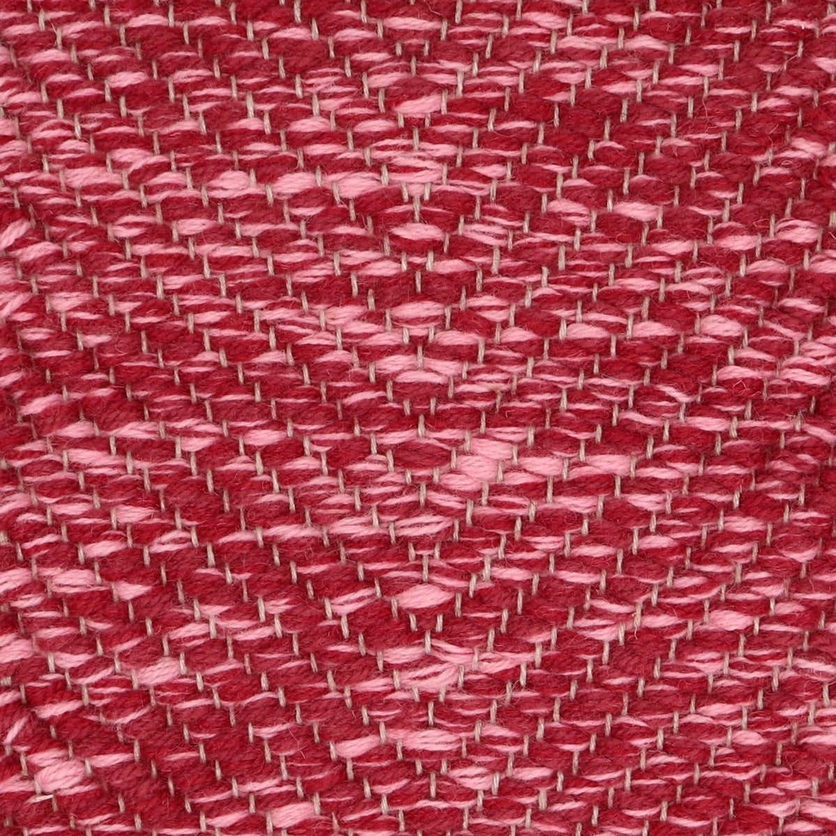 <p>Vertical Herringbone, pink mix 6037 (33%), 3011 (33%), 3002 (33%) on the natural yarn</p>