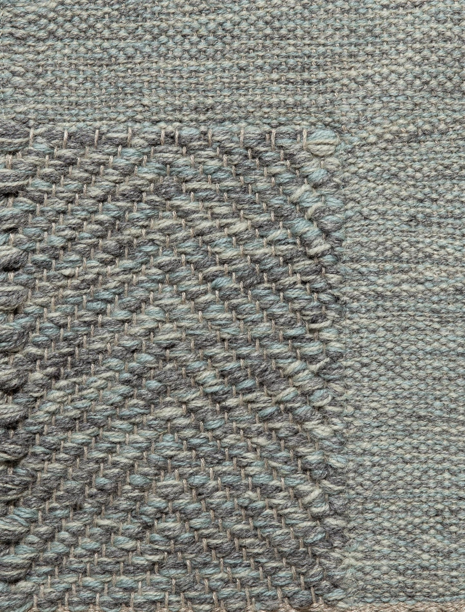 <p>Vertical Herringbone with Single Weave Frame, stone blue mix 08, 04, CH4400, CH033, frame in mix 04, CH4400, CH033 on the natural yarn</p>