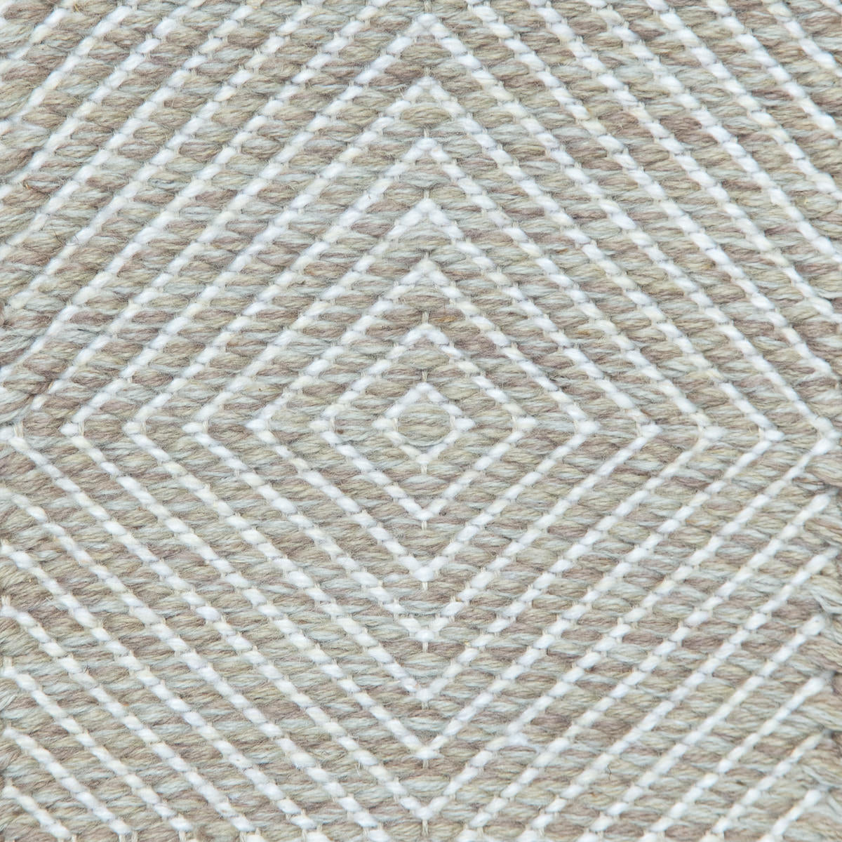 <p>Large Dual Diamond Twill, main grey mix 1002, 1014, 1011, inside white mix 01, 06, 1023 on the natural yarn</p>