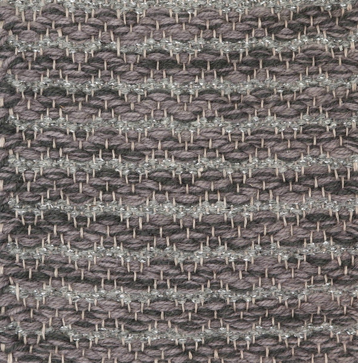 <p>Waves, main mix of 1003, 1004, 1005; inside grey 04 with silver metallic on the natural yarn</p>