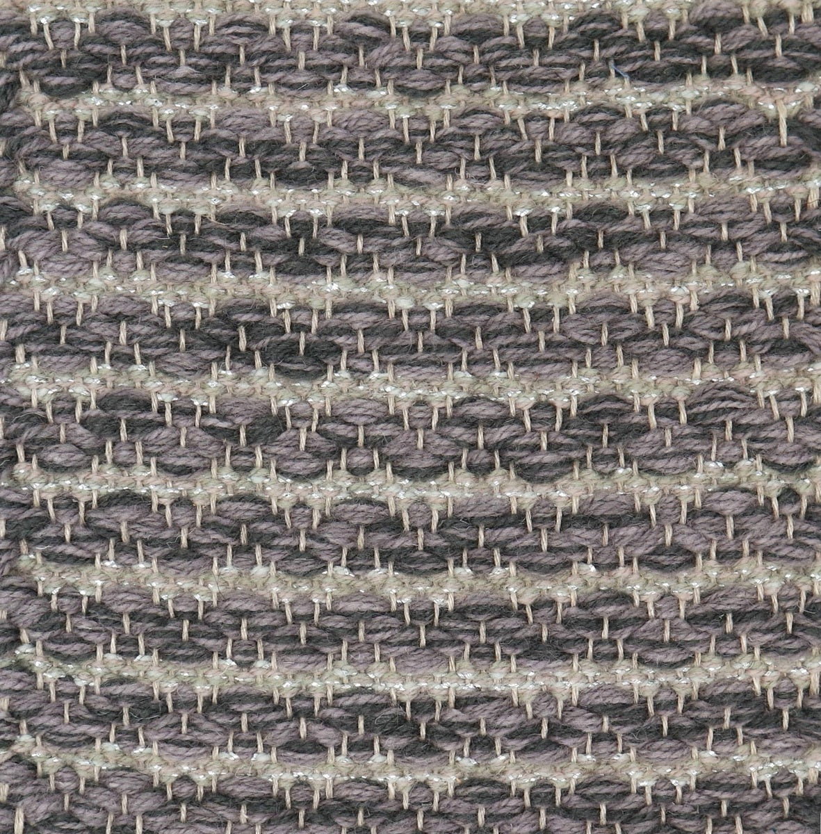 <p>Waves, main mix of 1003, 1004, 1005; inside mix of 1024, 1011, 1002 with silver metallic on the natural yarn</p>