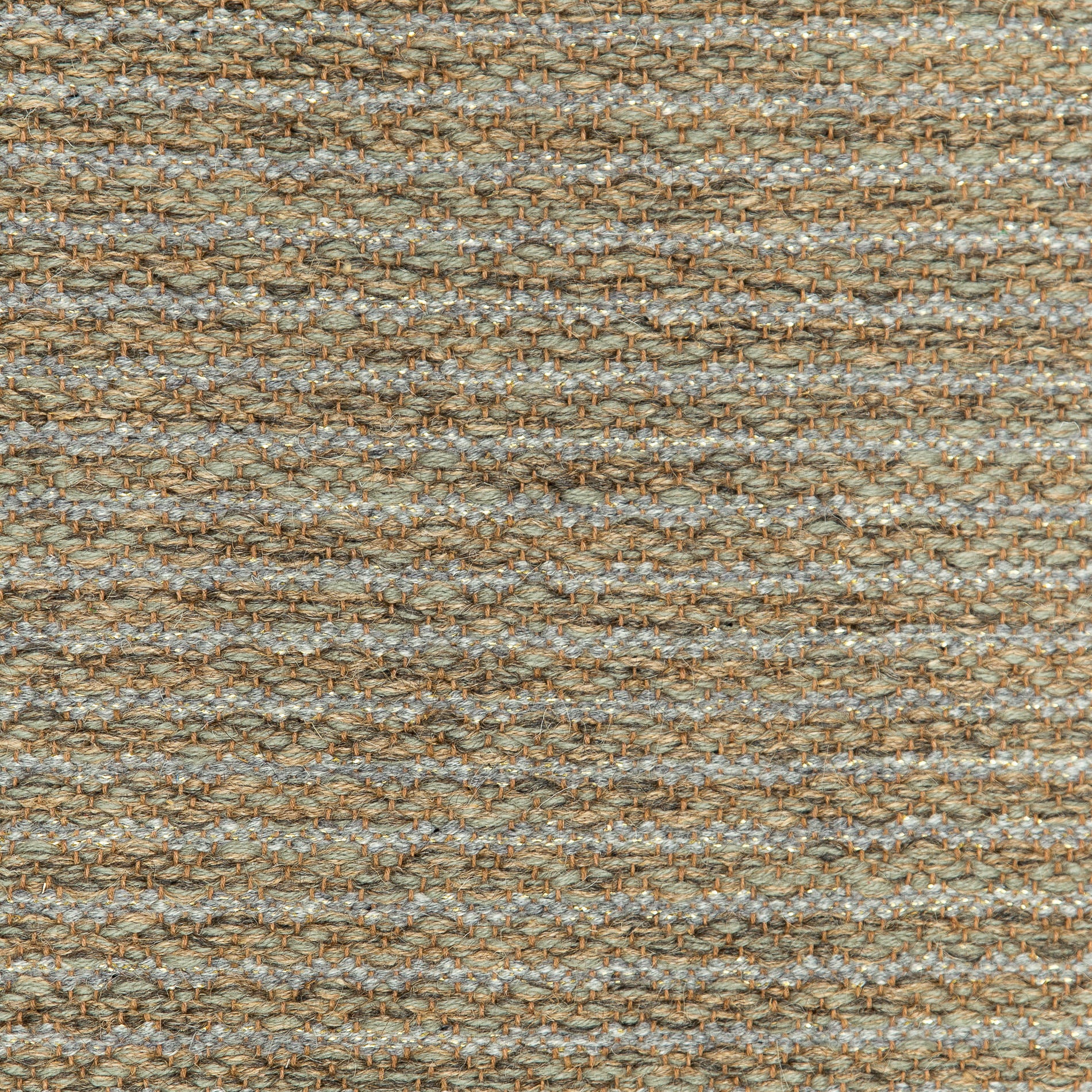 <p>Waves, wave brown mix 1025, 02, 17, field in grey 08, 04 with metallic gold effects on the brown yarn</p>