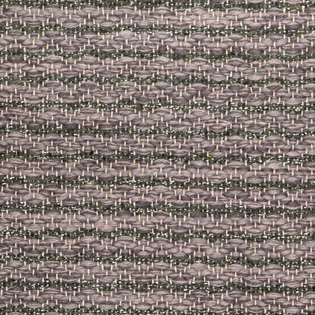<p>Waves, wave in purple mix 1003, 1004, 1005, field in dark grey 05, 05 with silver metallic effects (1 thr.) on the natural yarn</p>