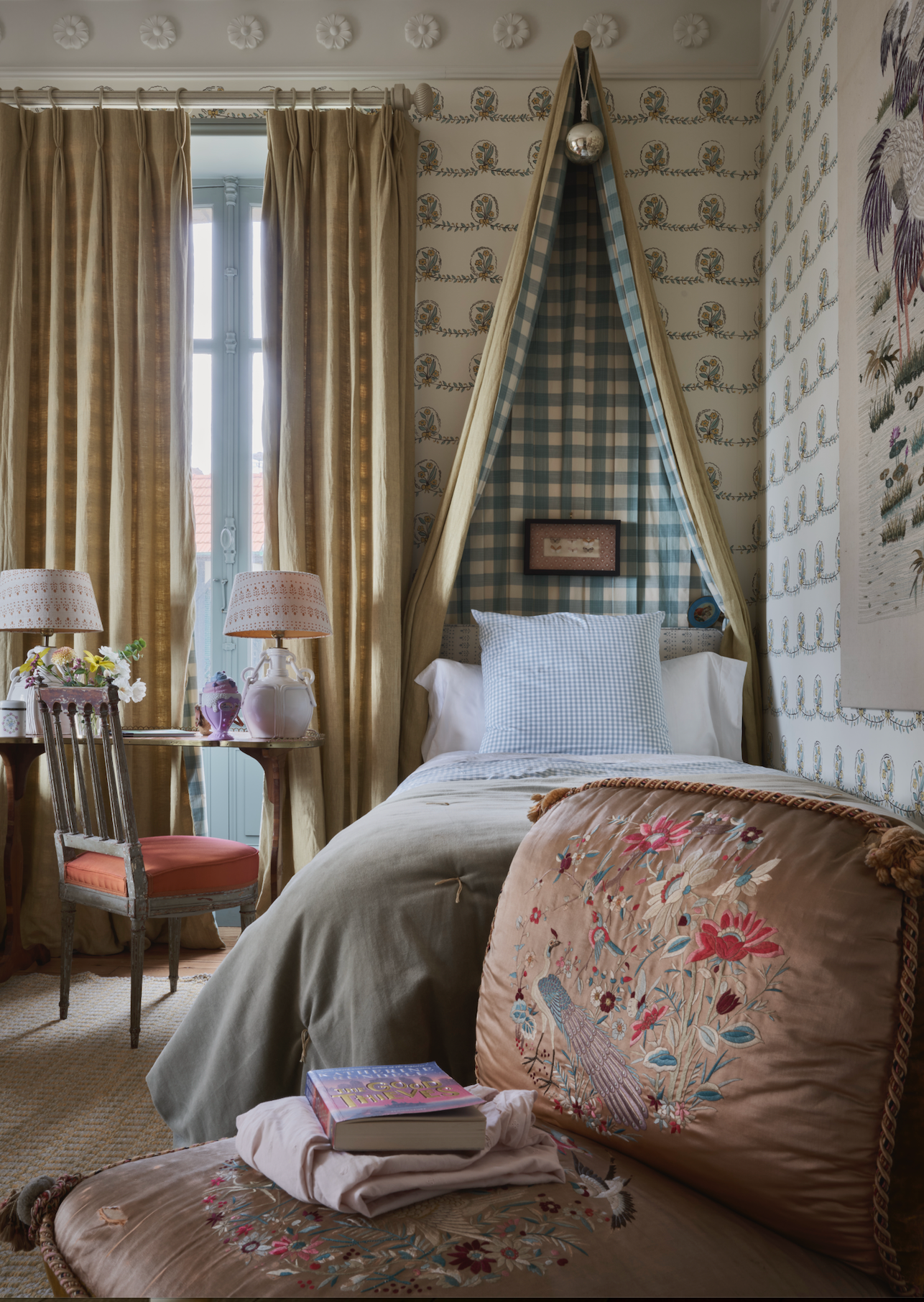 <p><meta charset="utf-8"><meta charset="utf-8"><span data-contrast="none" lang="EN-GB" class="TextRun SCXW14326935 BCX0"><span class="NormalTextRun SCXW14326935 BCX0">A structured pattern featuring repeating vertical elements. The design creates a sense of order and movement, adding depth and refinement to the rug.</span></span><span class="EOP SCXW14326935 BCX0" data-ccp-props='{"134233117":false,"134233118":false,"335559738":240,"335559739":240}'> </span><br></p>