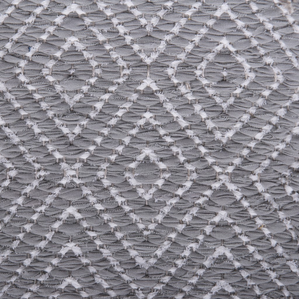 Dual Diamond Twill, main grey 122, inside white 101; natural yarn <a href="/wp/wp-content/gallery/collection-harlequin/sery_1024.jpg">Click for large</a>