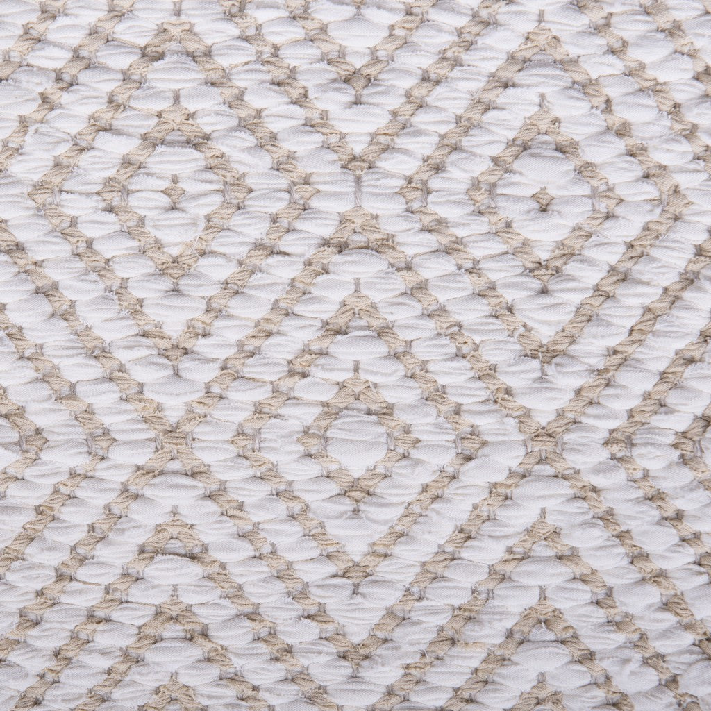 <p>Dual Diamond Twill, main white 101, inside white 216; natural yarn</p>