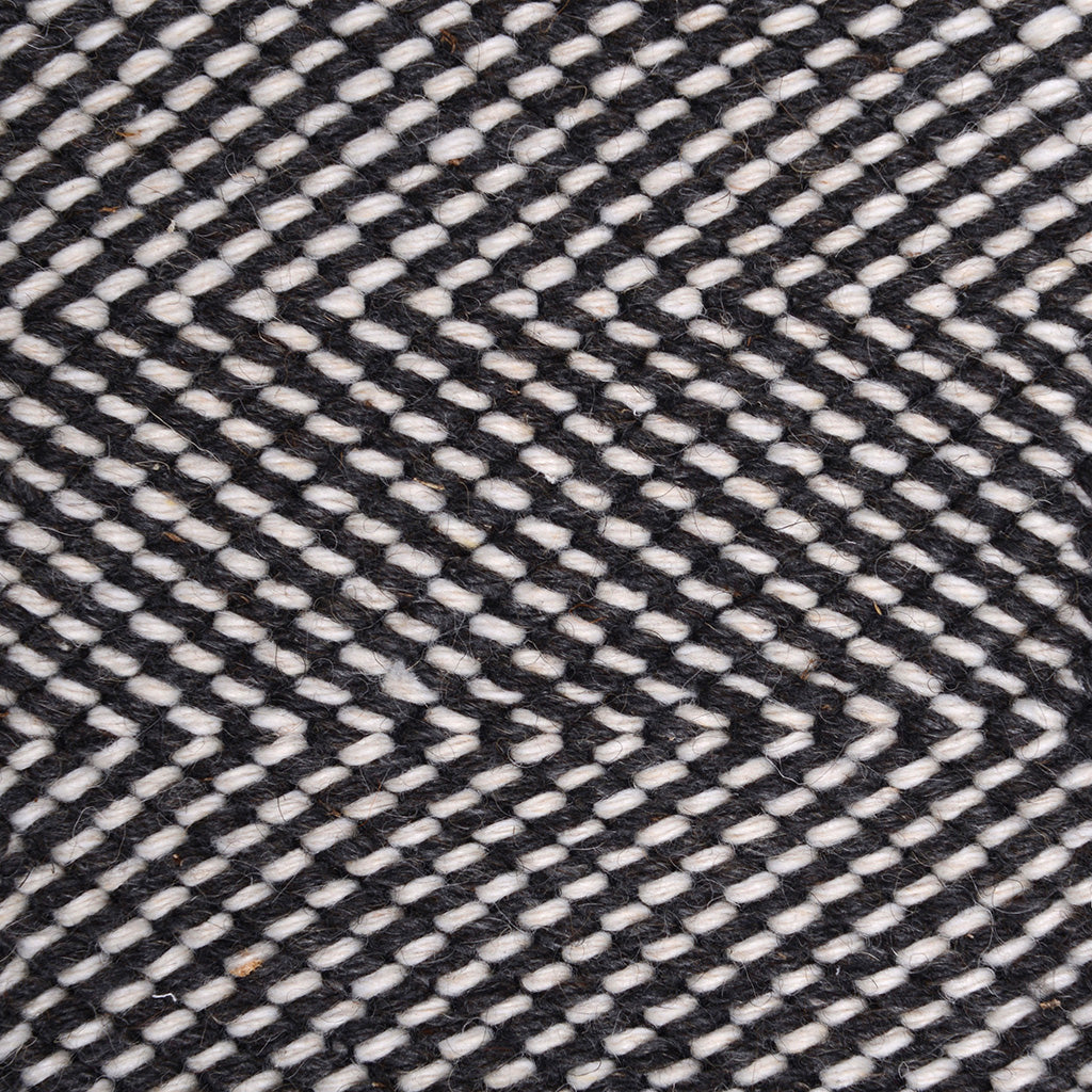 <p>Dual Herringbone, off-white 06 and dark grey 05 on the black yarn</p>
