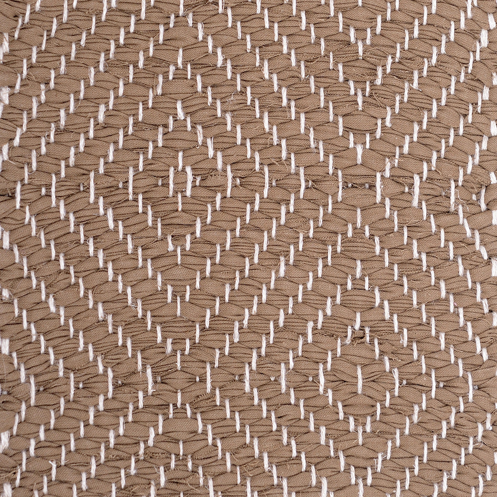<p>Big Diamond Twill, brown 485 on the natural yarn</p>