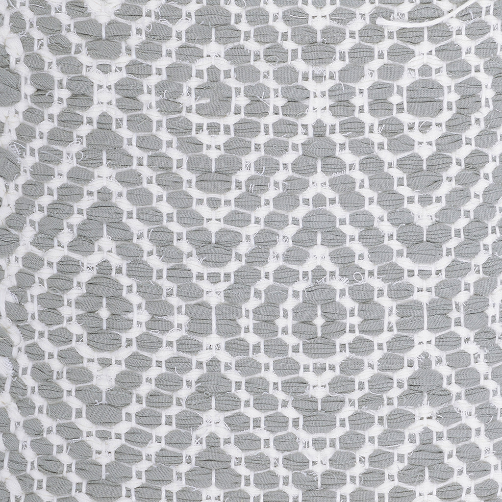<p>Dual Diamond Twill, main grey 122, inside white 101; white yarn</p>