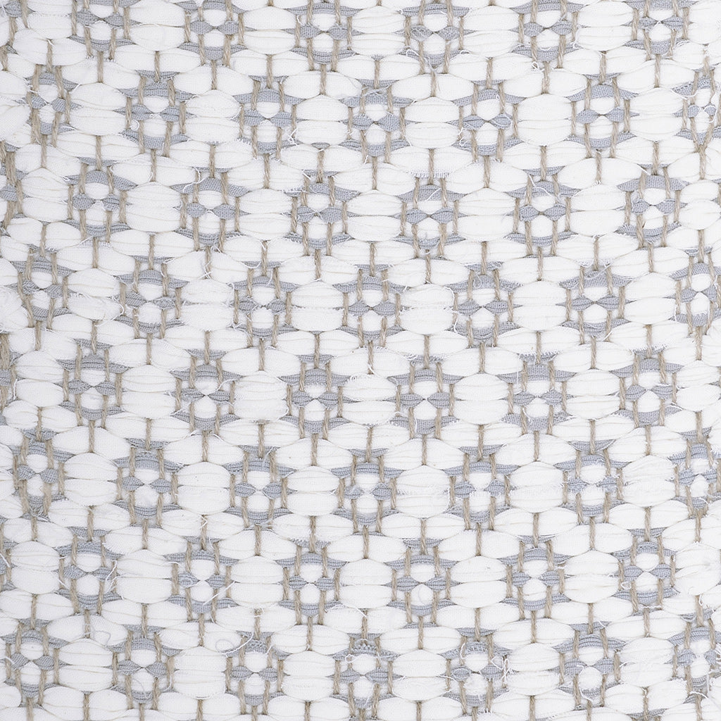 <p>Rosepath pos/neg, main white 101, inside grey 127; natural yarn</p>